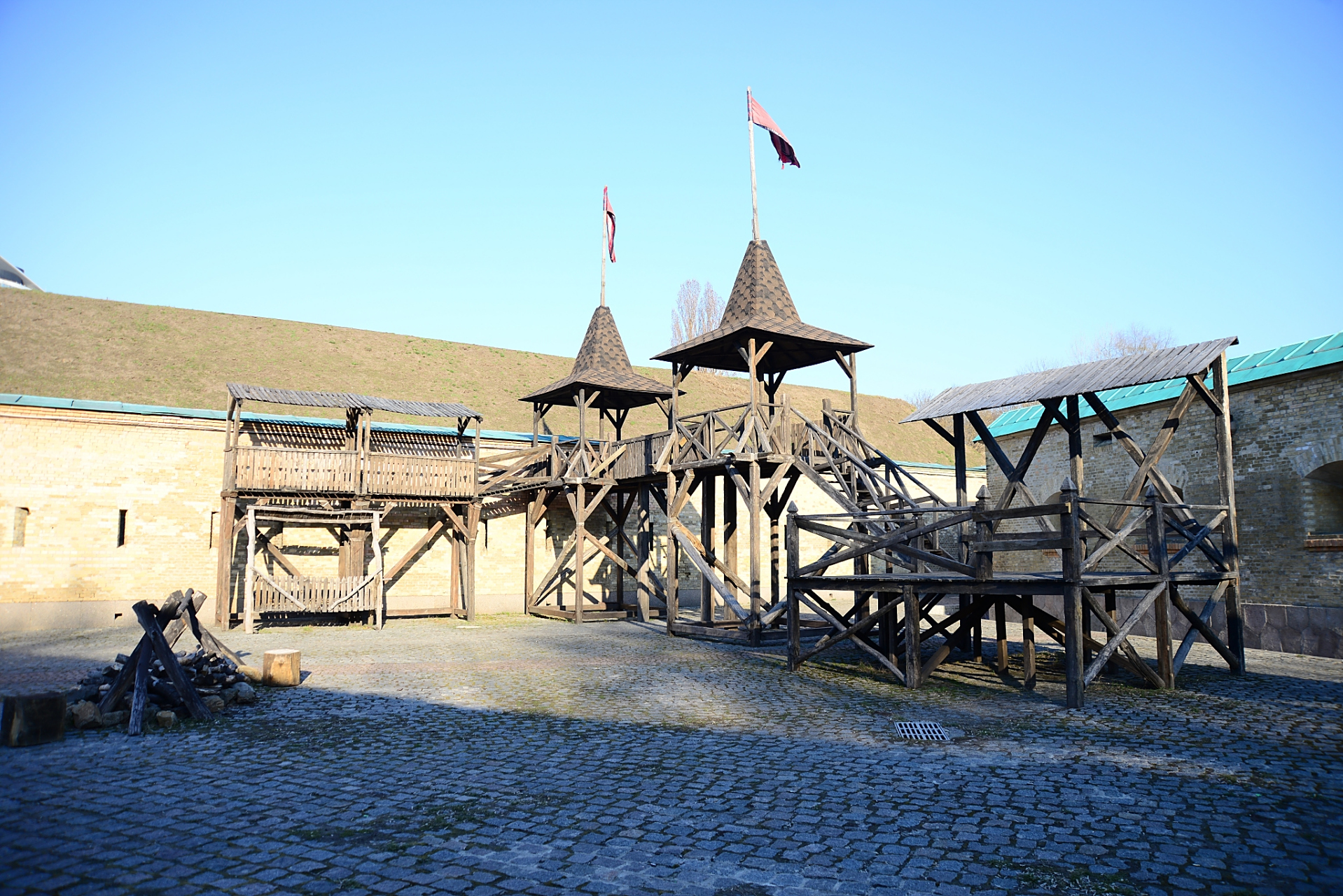 吉林省东丰县的寒葱顶子山下扎兰芬民俗文化园,是您不可错过的目的地.