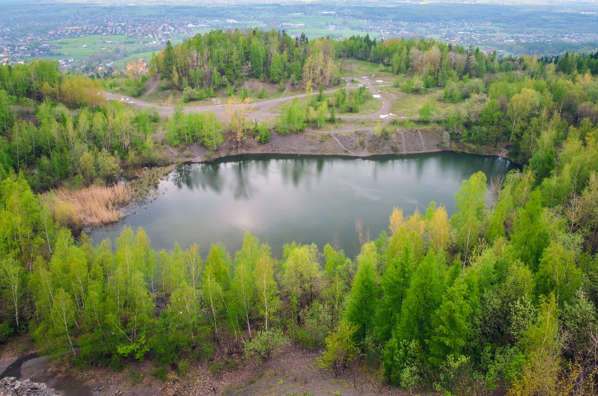 乌素图国家森林公园,乌素图,是蒙古语,意为"有水的地方".