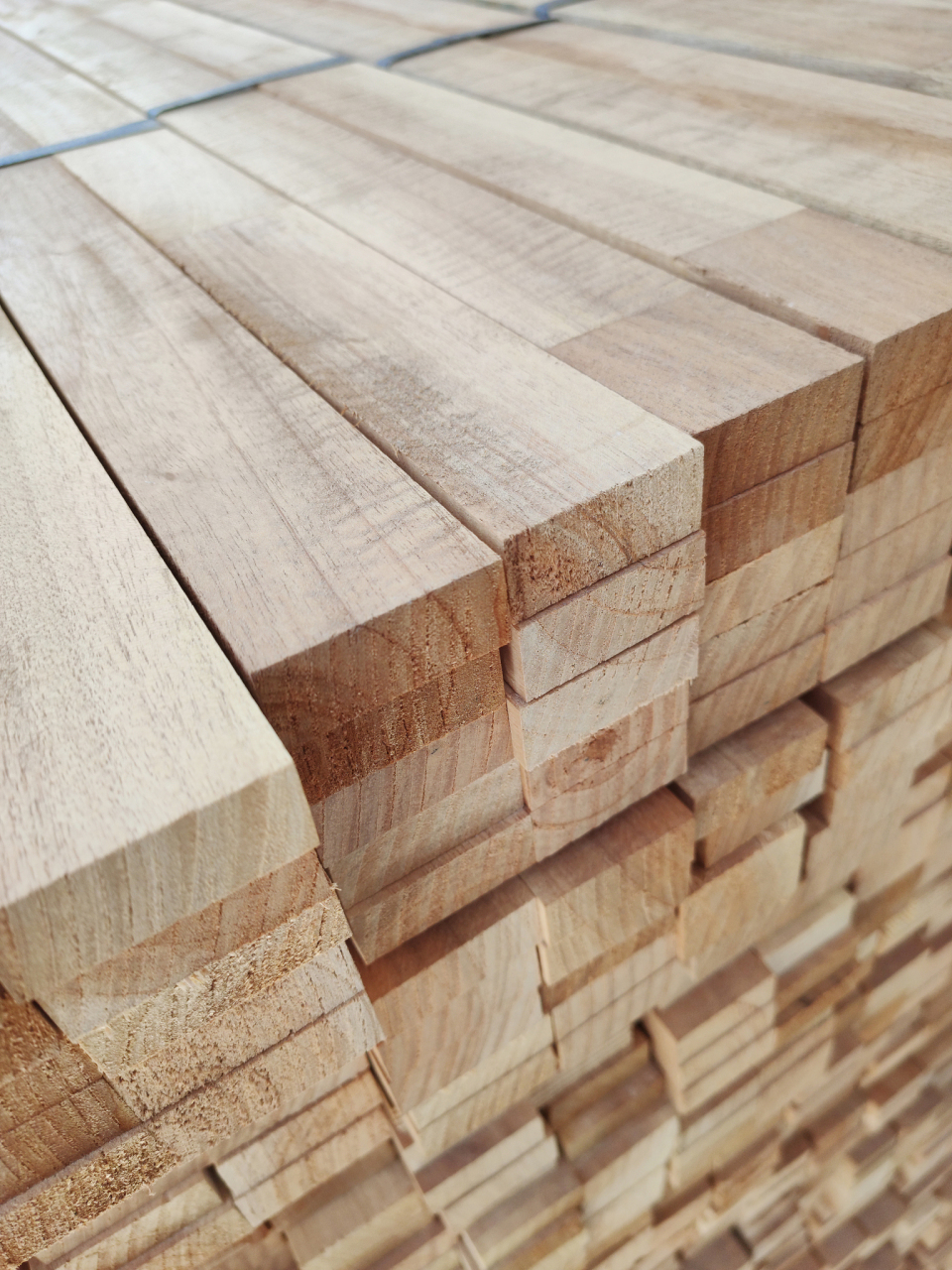 泰国橡胶木是什么档次的木材?我们得先明白木材的档次是如何划分的.