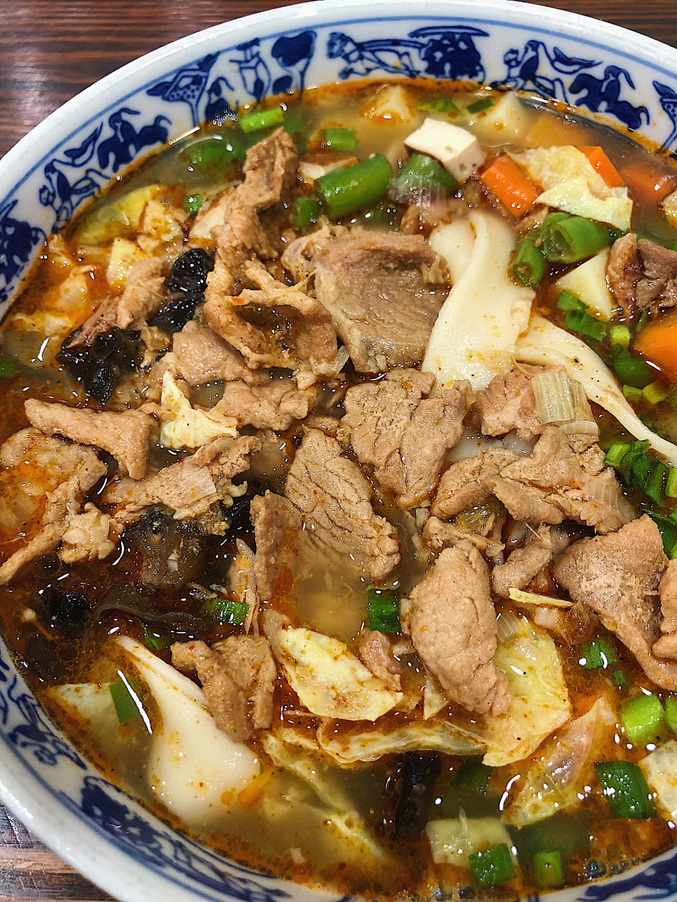 在北方,有一种美食叫做"烩饼",它既美味又实惠.