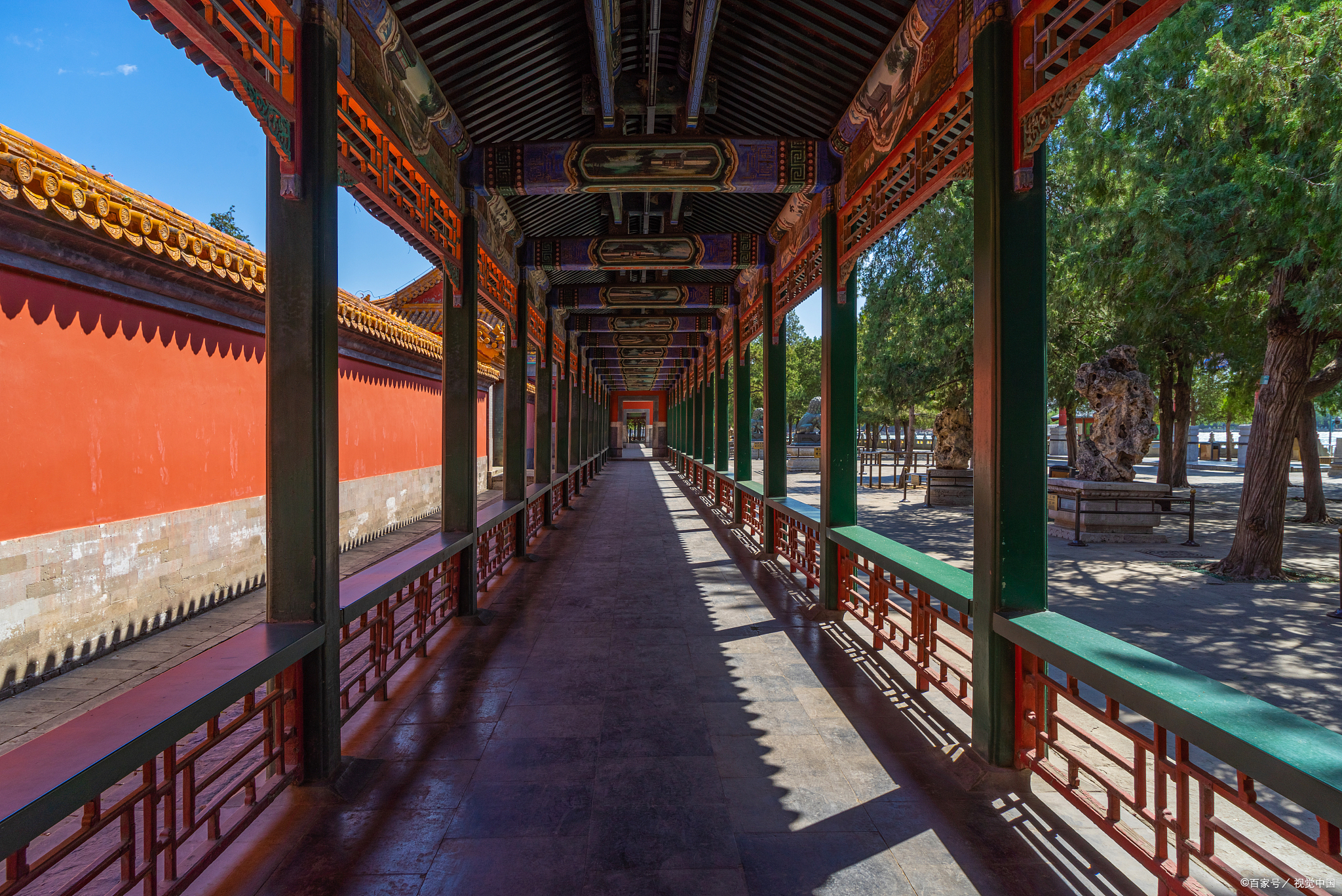 穿越时空的旅行# 颐和园的长廊,仿佛是一条穿越时空