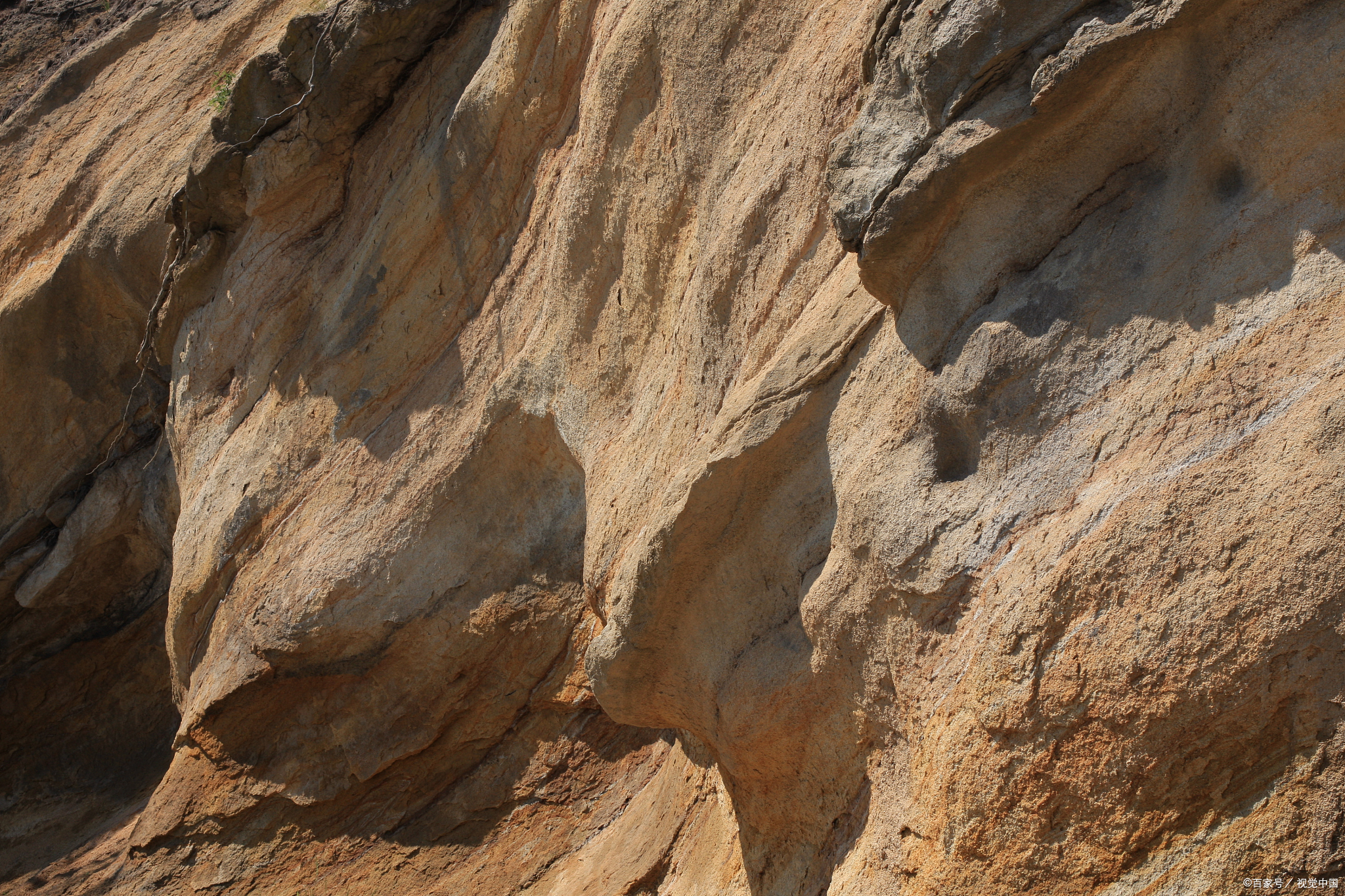 静山之所以被归类为山而非普通的石头,主要在地质学上,山的定义不仅仅
