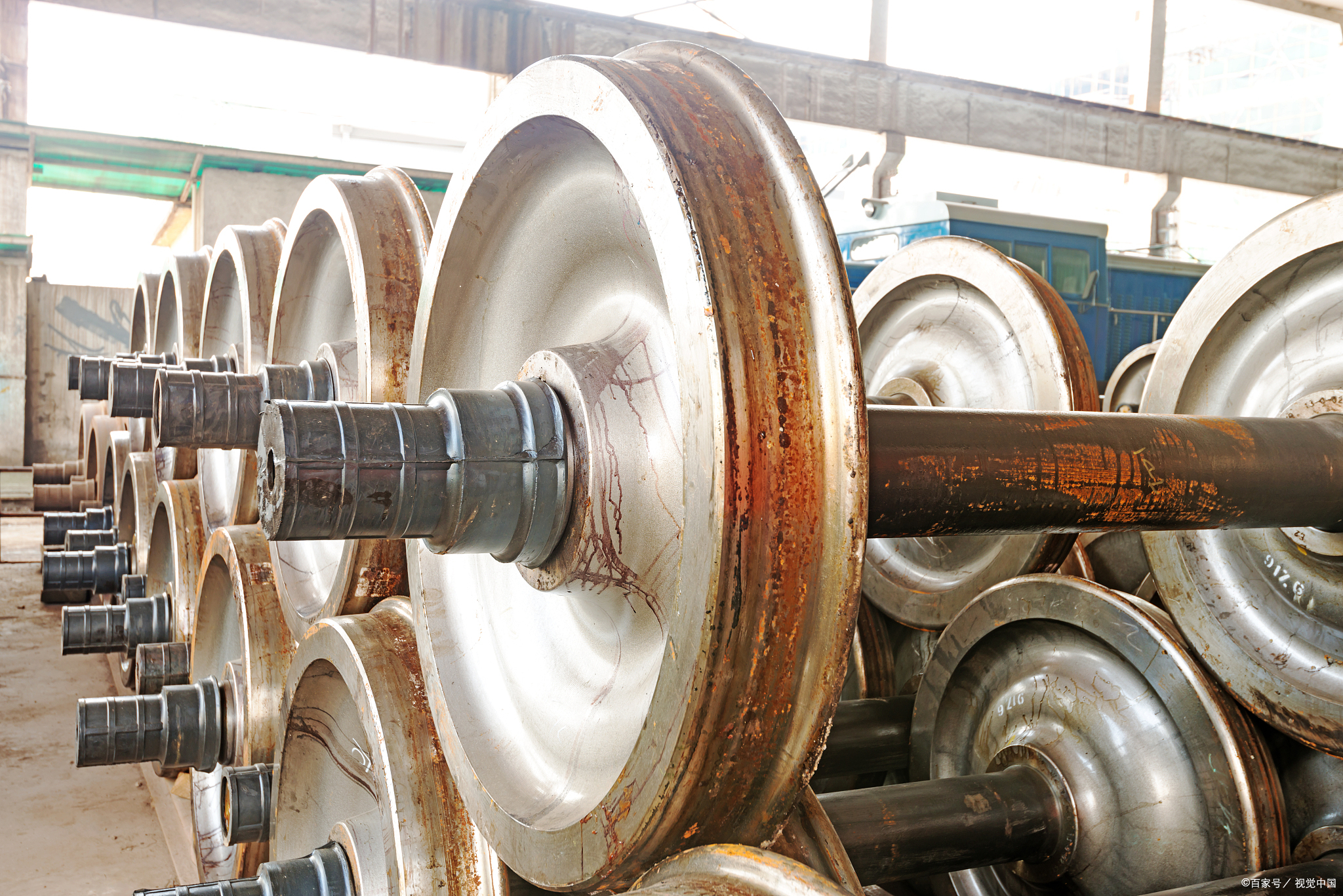 鲲鹏计划# 2024年的第一天,一整列采用国产高铁车