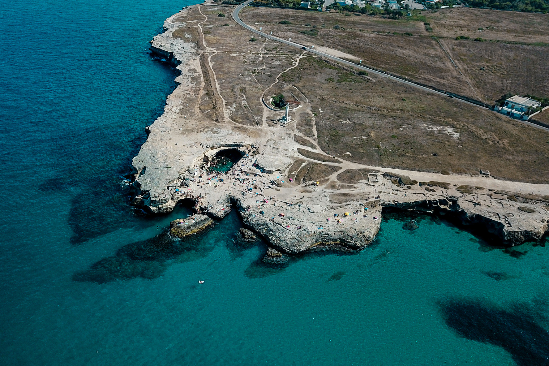 百慕大三角,也被称为魔鬼三角洲,位于北大西洋的东部,由佛罗里达