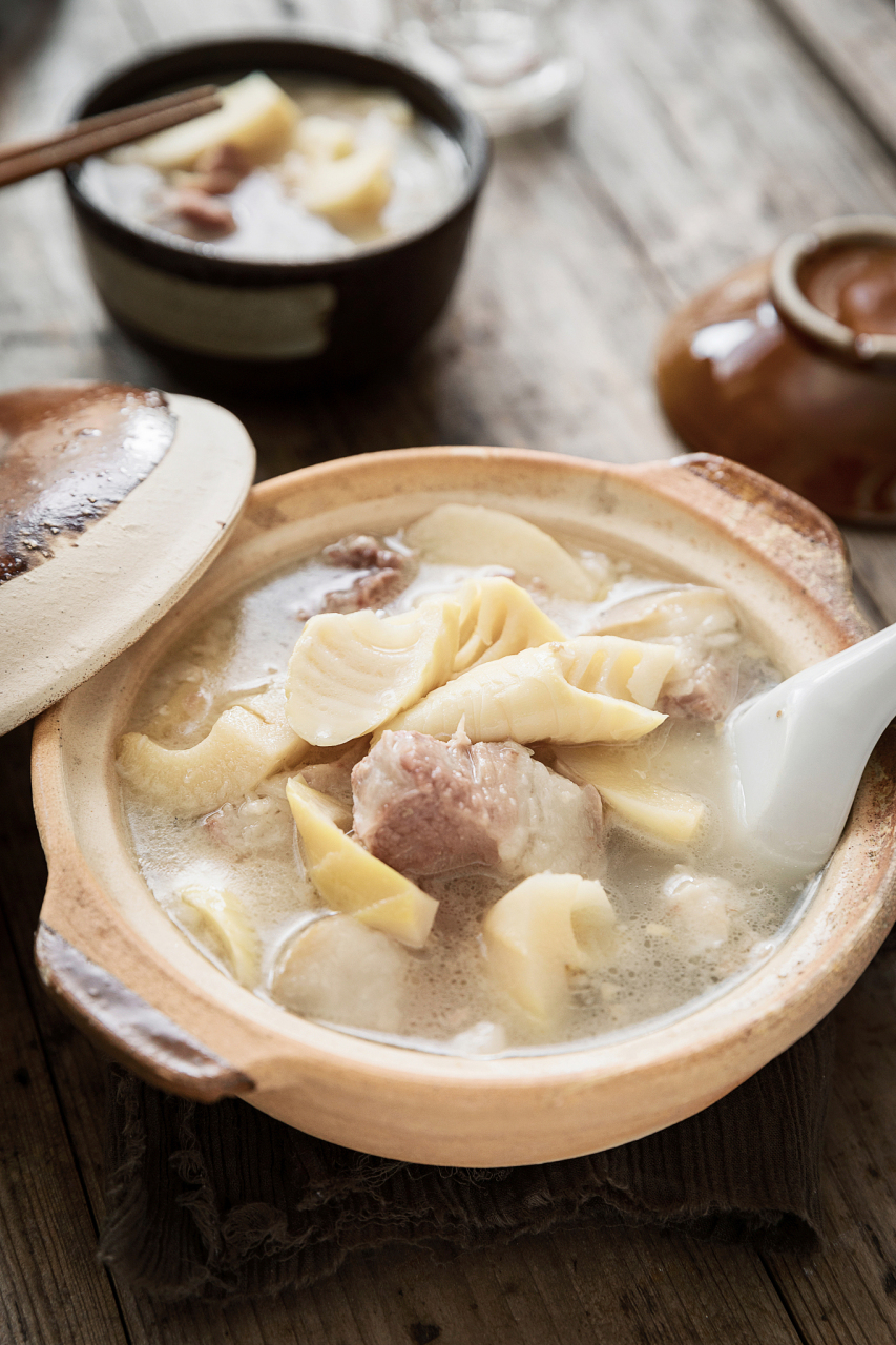 详细介绍这款秋季养生汤:笋干鸡汤的做法和它的营养价值.