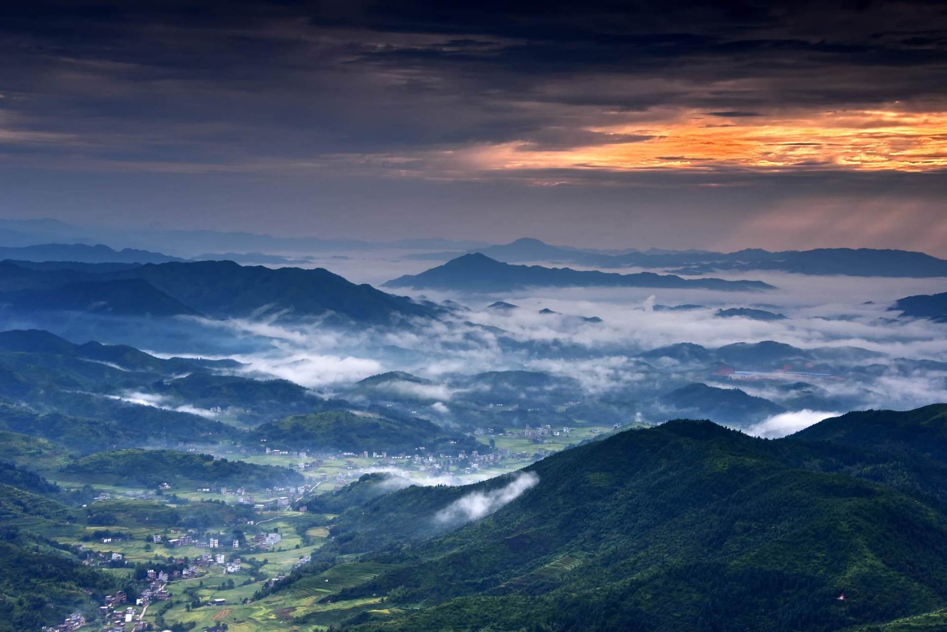 江西吉安旅游必去十大景点 1,井冈山:红色革命的摇篮; 2,羊狮慕风景区