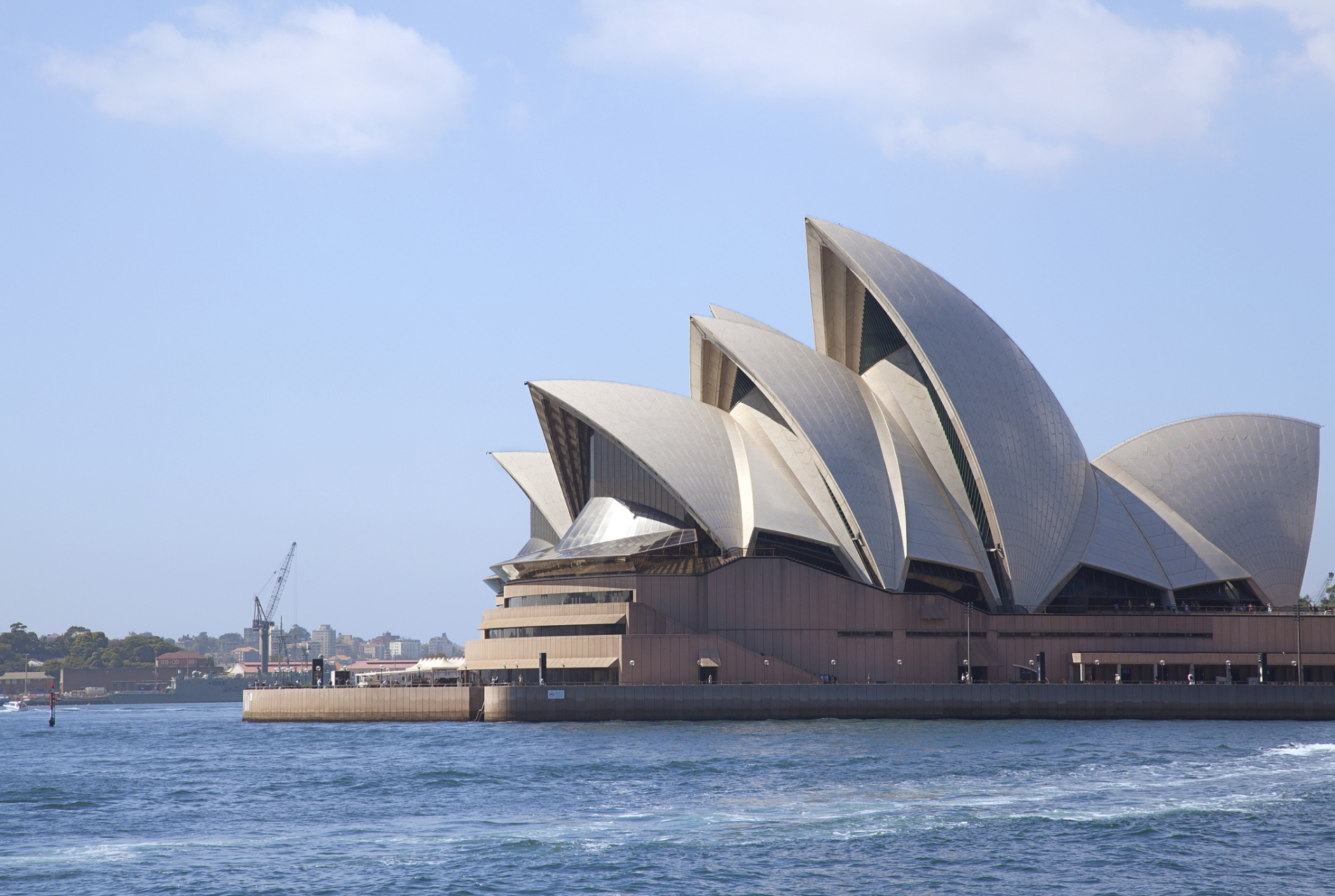 奔赴春天的旅行# 悉尼歌剧院是澳洲春日的文化地标,它不仅是澳大利亚