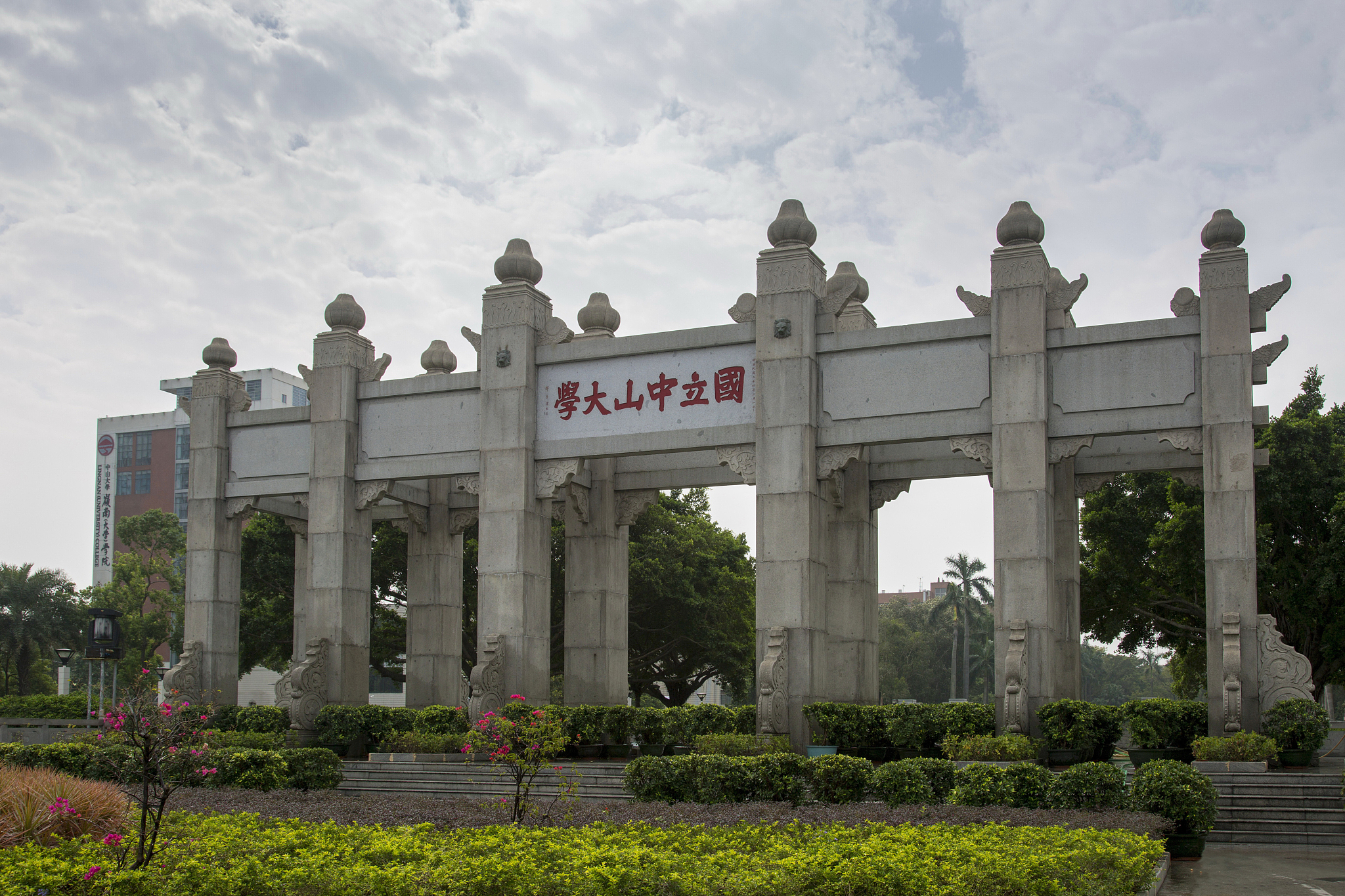 重庆大学的校园环境你喜欢吗?这里的学术氛围是否吸引你?