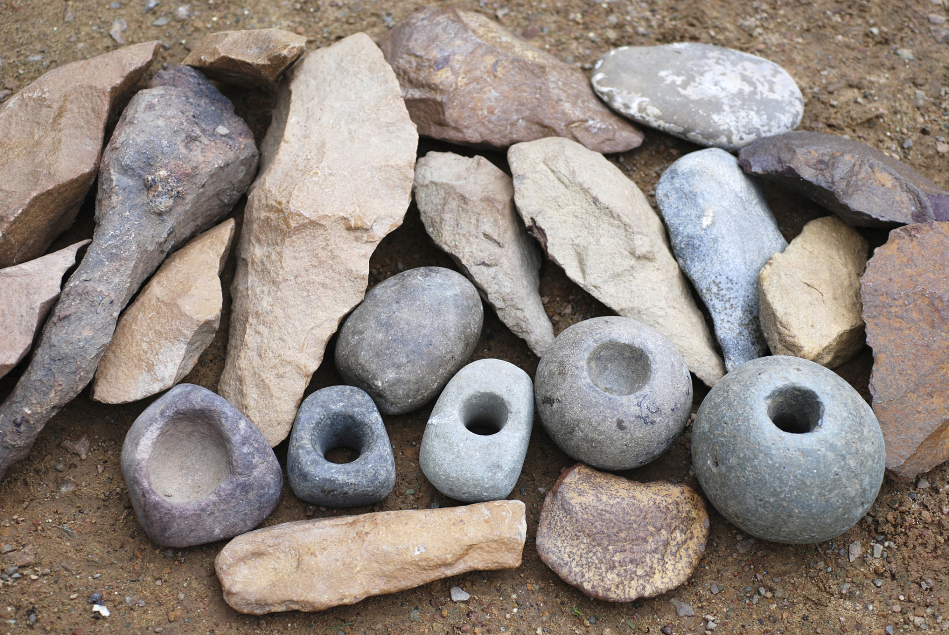 想象一下,在遥远的石器时代,我们的祖先是如何利用手中的石头,创造出