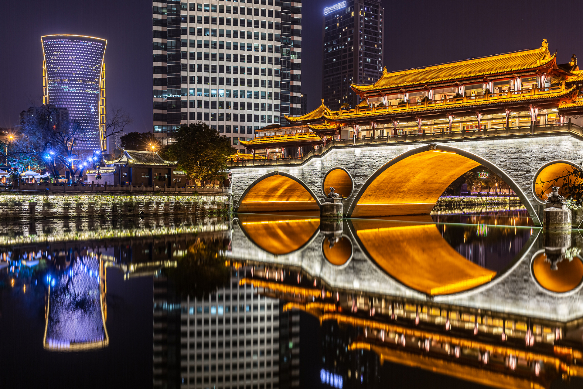 寻找百度ai写手计划# 成都夜景最美的地方在哪里?