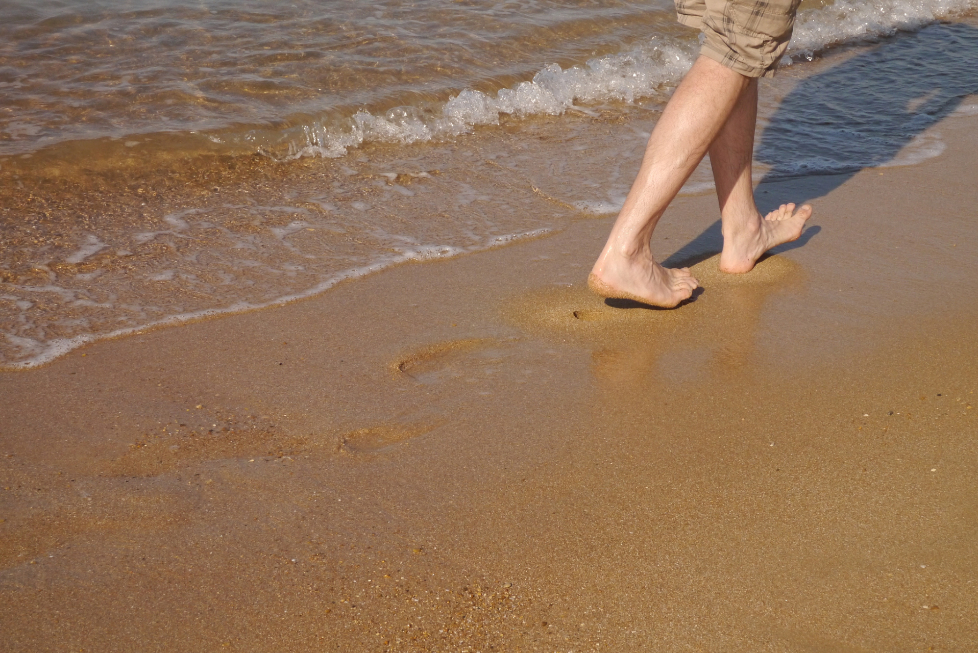 生活小科普# 你知道吗,当我们在沙滩上走路时,脚底下的沙子会发出