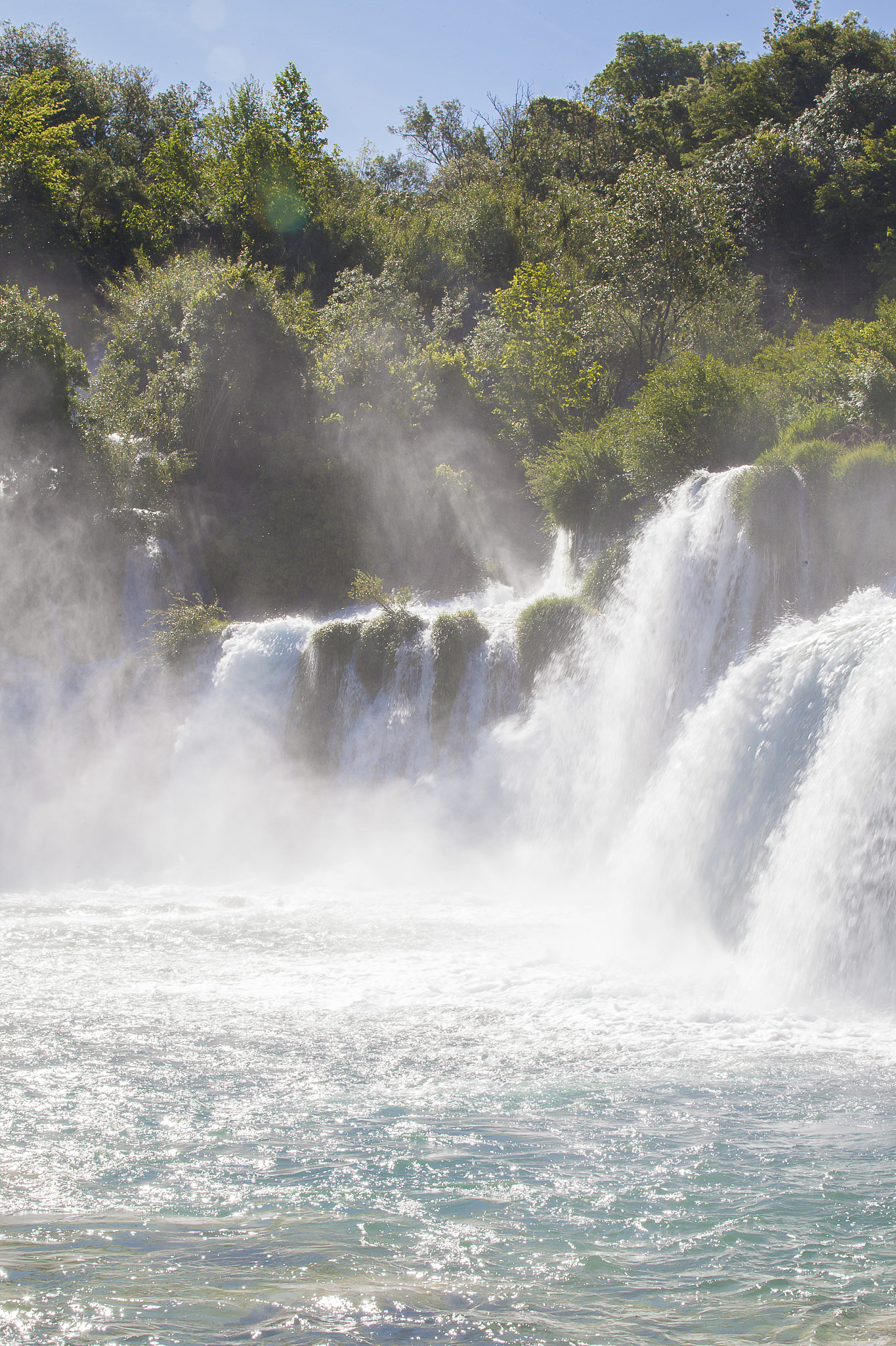 它能涤荡尘心,融汇江河,以冰之坚毅,水之温婉,云之逍遥,尽展绝世风华