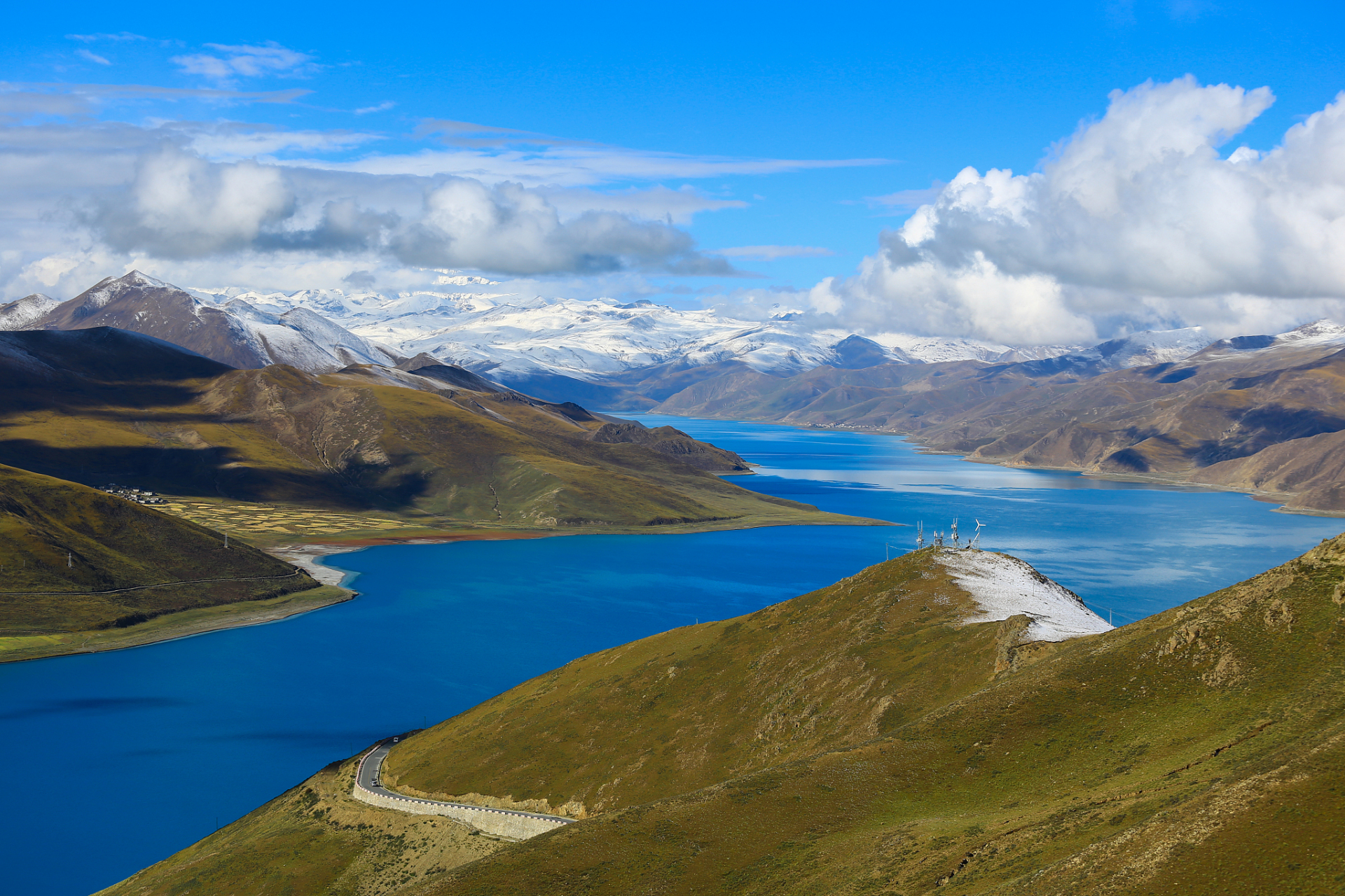 近日,汽车与旅游界的一大热点——位于藏北与新疆交界处的羊湖,成为了