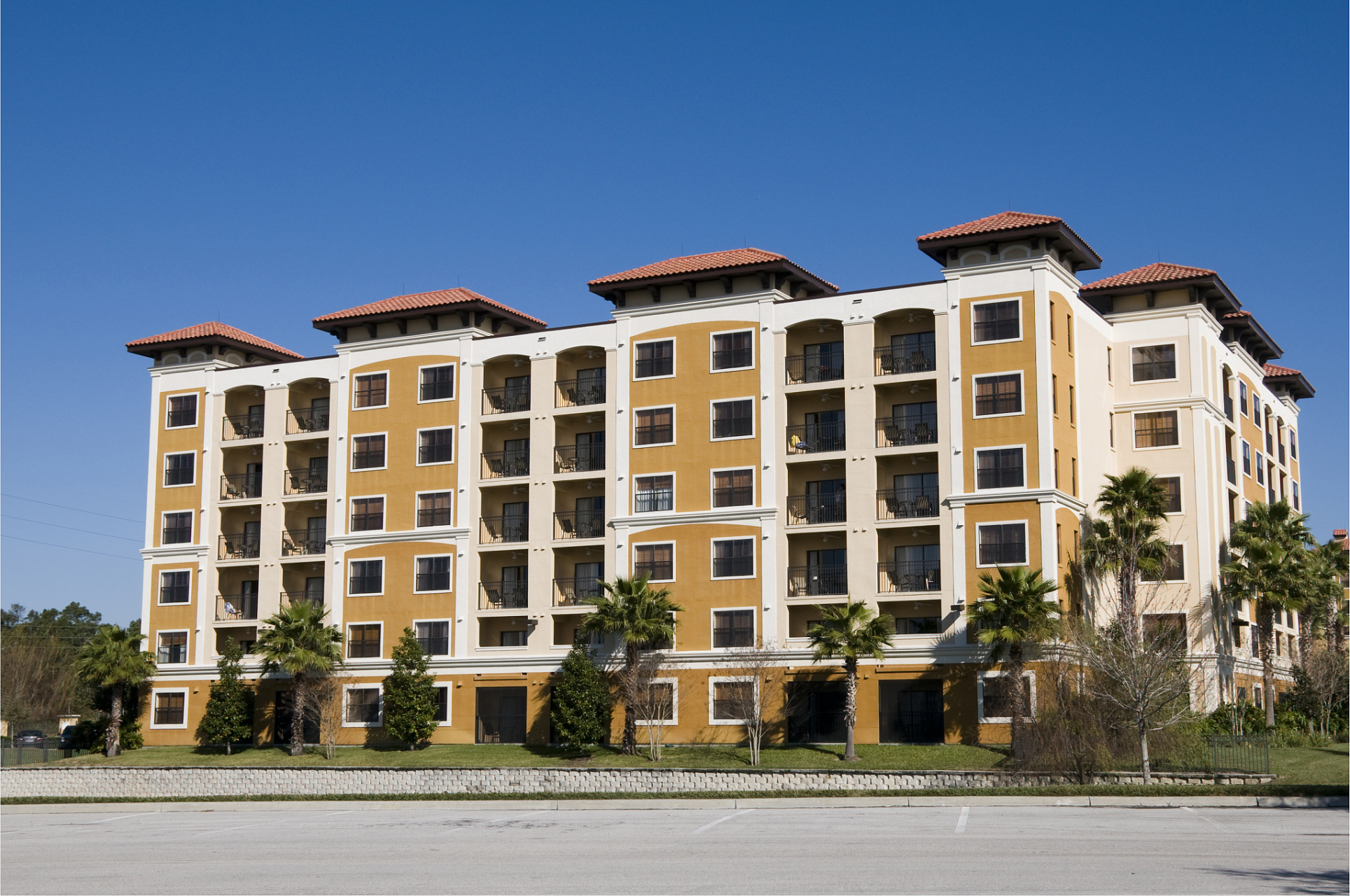 多层:高于10米,低于或等于24米的建筑物.