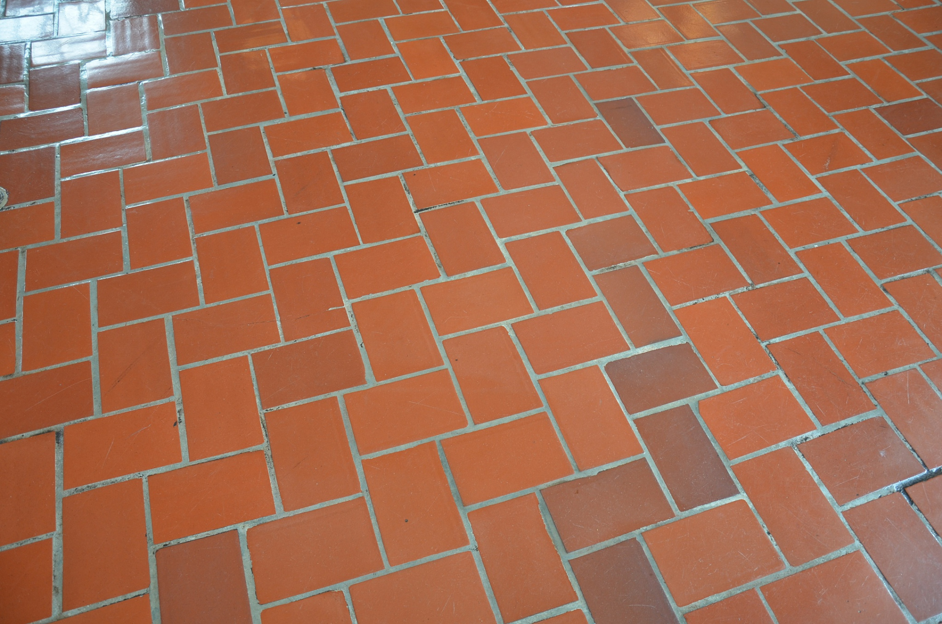 生态透水砖处理路面积水问题:曾经下个雨路上到处是积水,现在下雨