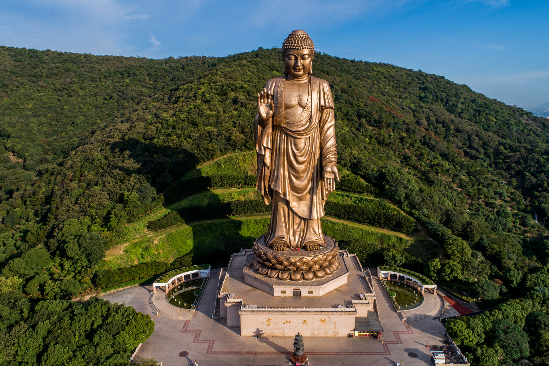太好玩了我的城# 灵山大佛位于无锡市,巍然屹立,佛光普照.