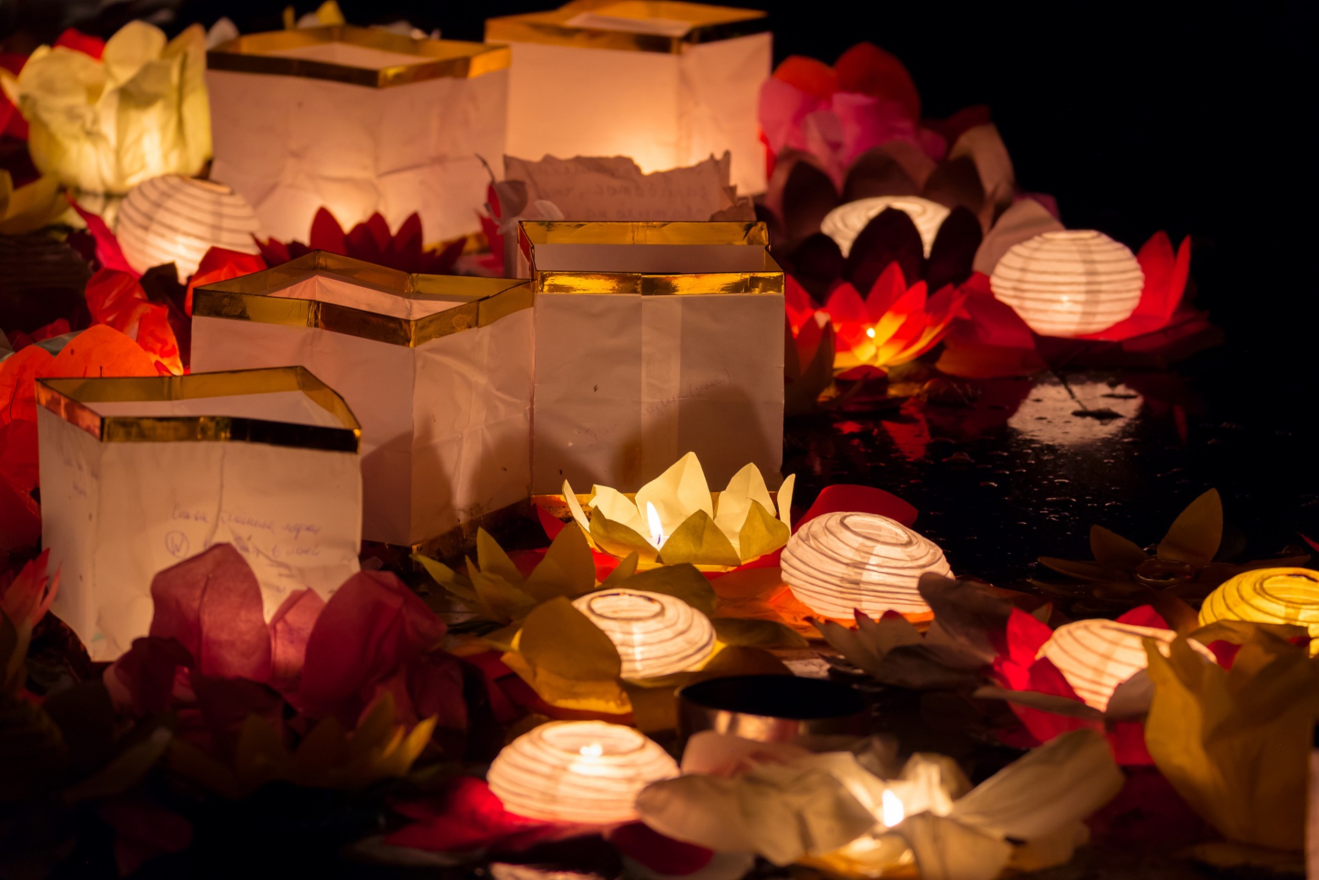 中元节知多少# 中元节不只是鬼节  中元节,又称"鬼节"或"七月半",是