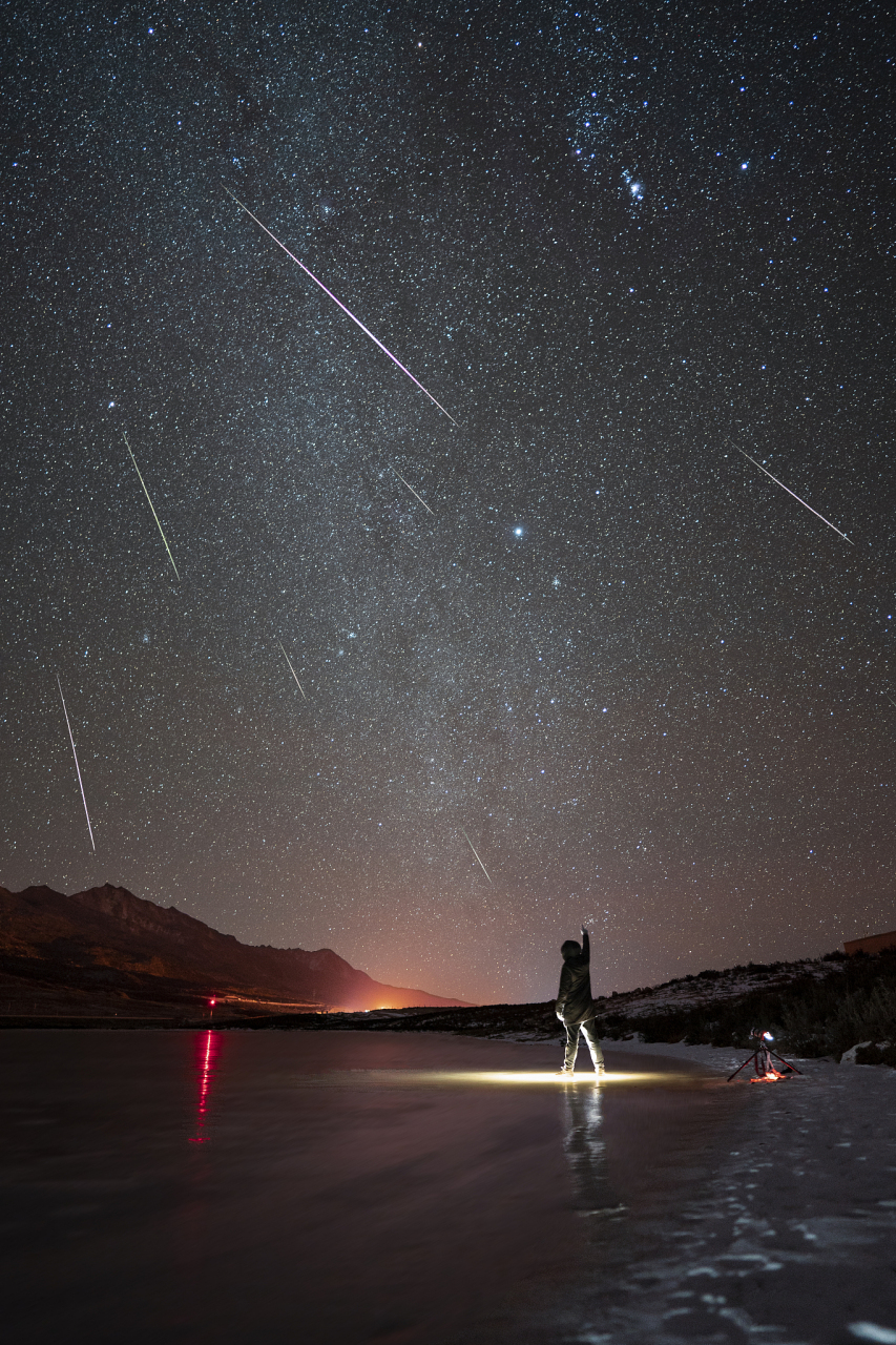 今晚,一场盛大的猎户座流星雨即将划破夜空,为这个寂寞的夜晚带来无尽