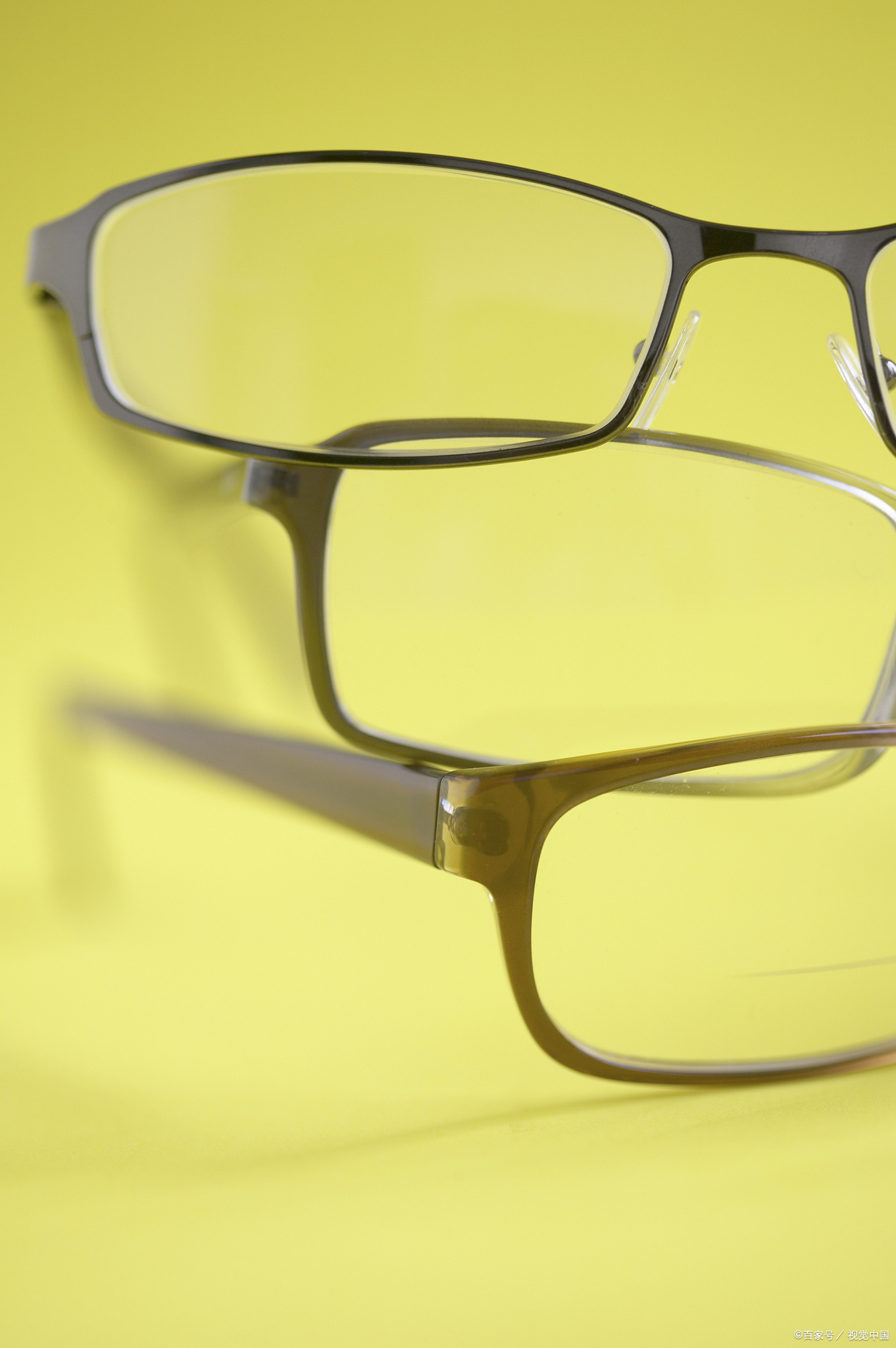 日常使用的电子屏幕,许多人担心辐射问题,并考虑购买防辐射眼镜来防护