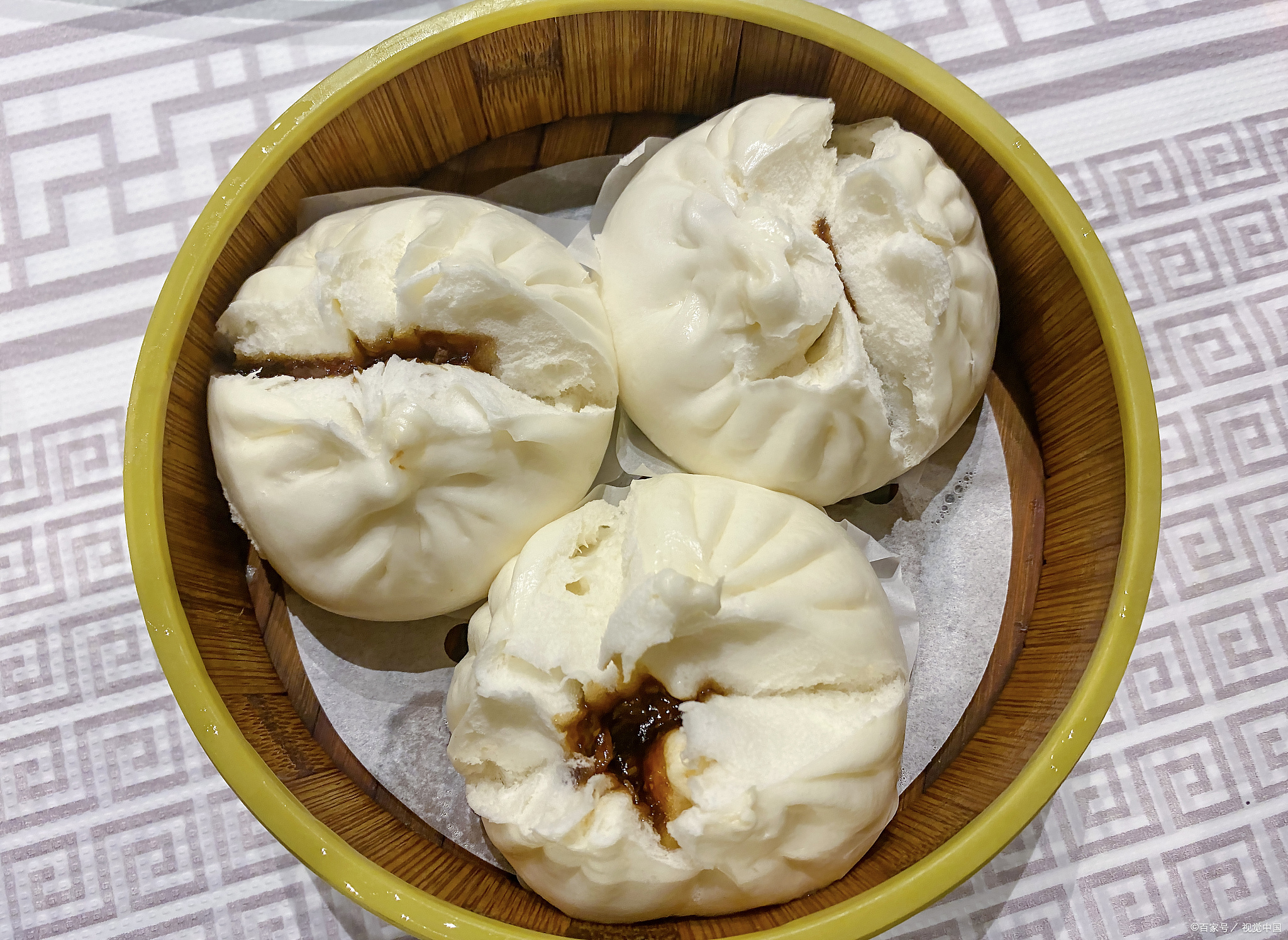 梁记叉烧包:一道不可或缺的北海美食