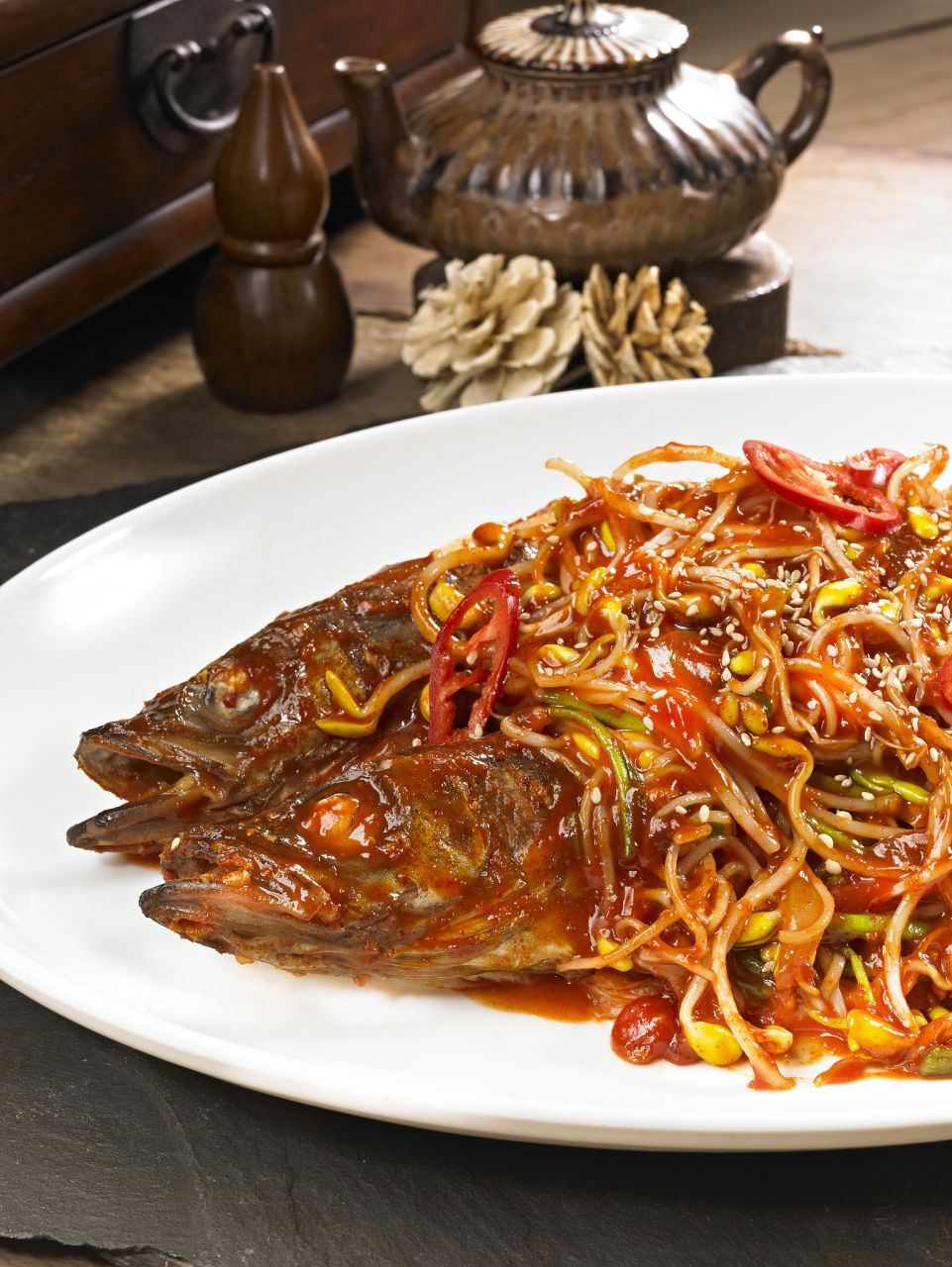 知识创作挑战赛# 河南的年味--鲤鱼焙面 鲤鱼焙面是"糖醋软溜鱼焙面"