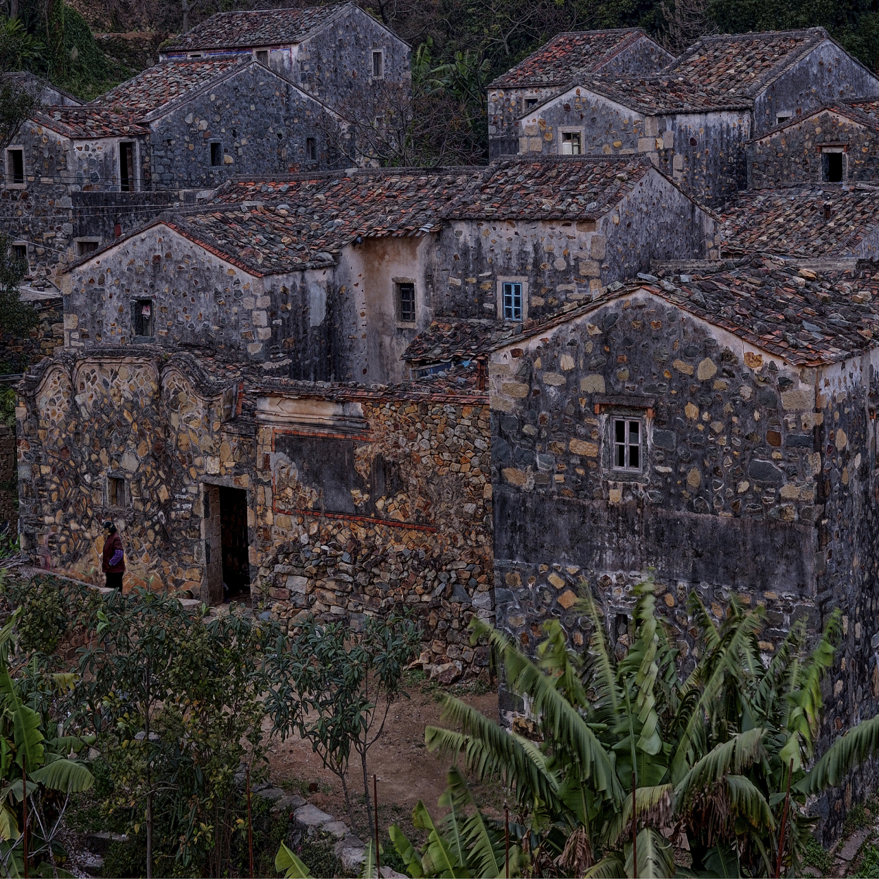 平潭石头村落,古朴石厝群落独特韵味.这里石墙叠砌,岁月痕迹尽显.