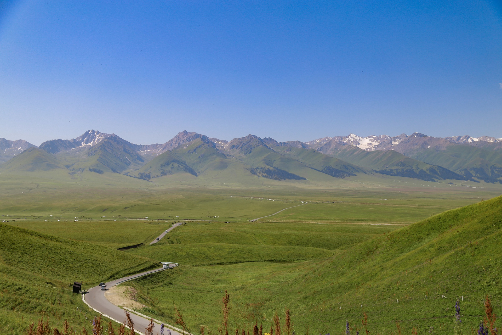 奇遇那拉提#新疆那拉提天界台景区是新疆的一处著名景点,吸引了大量