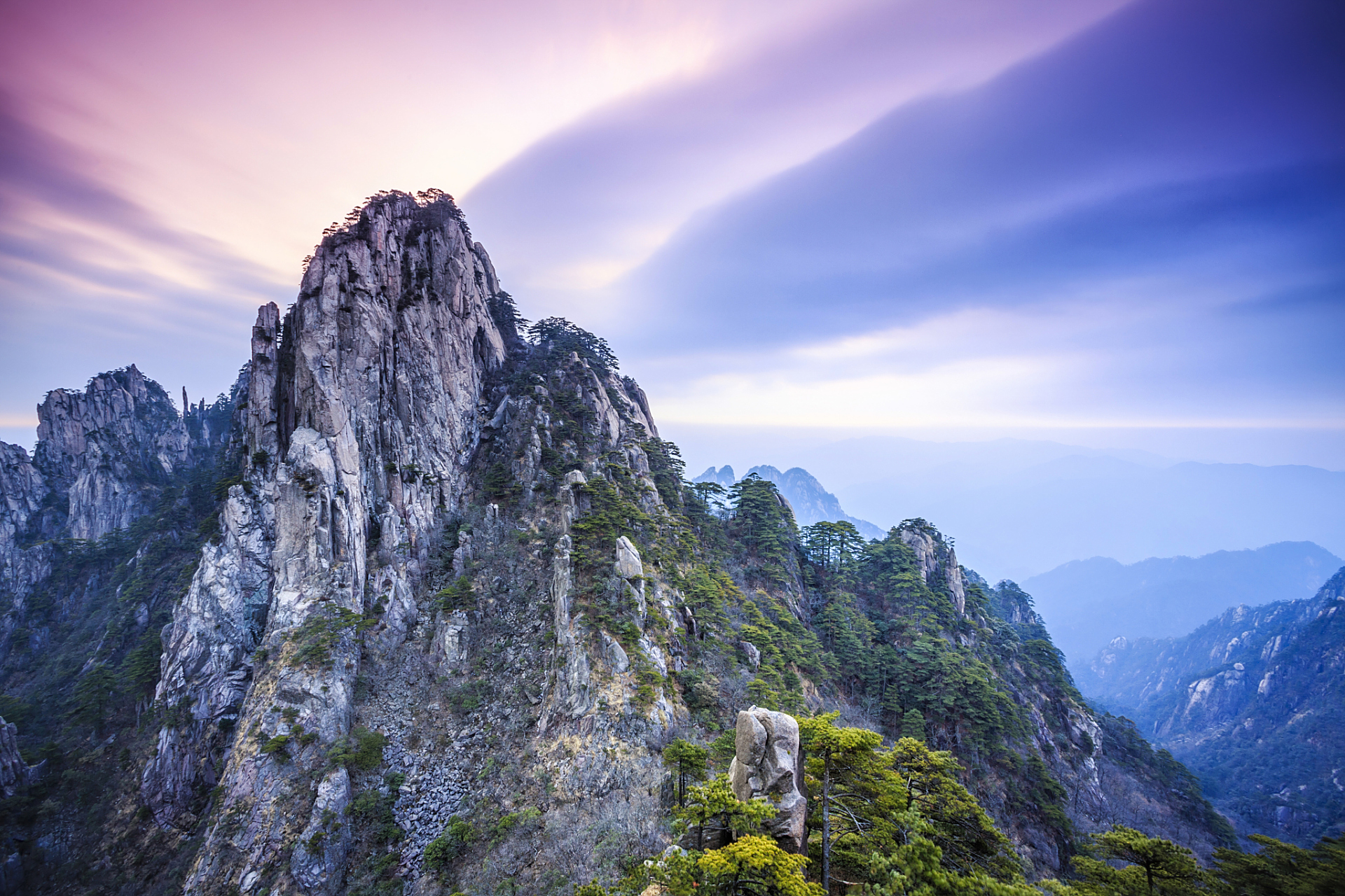 安徽黄山#夏天生活图鉴# ,位于安徽省南部,是中国著名的风景名胜区之