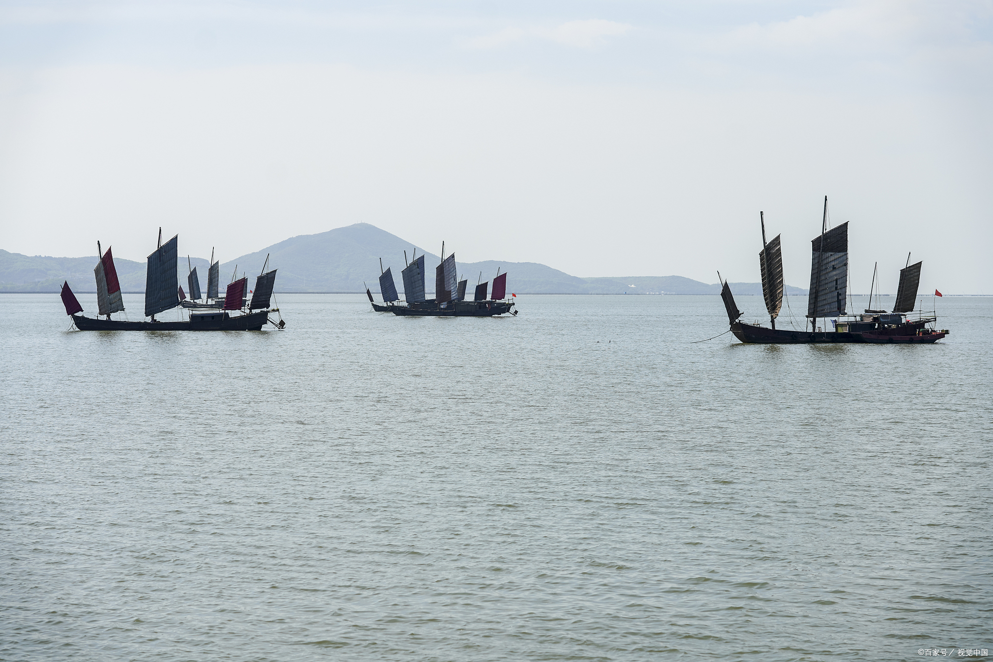 太湖位于长江三角洲南缘,江苏南部,北邻无锡,南接湖州,西靠常州,宜兴