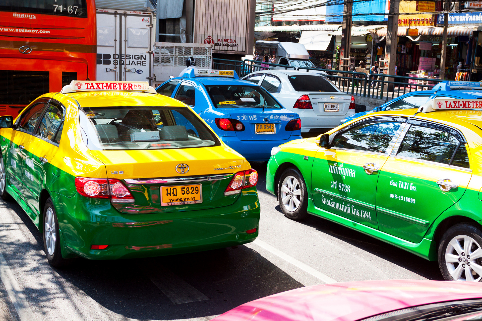 最近一名泰国网友曝光自己在泰国曼谷市区打车出现假出租车!