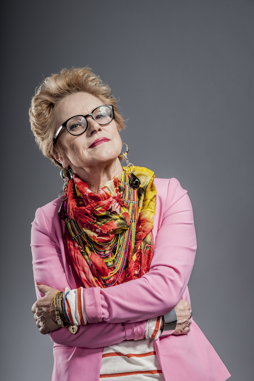 上次和老妈闲聊天,听老妈说隔壁的廖阿姨60多岁了还天天穿花裙子,很会