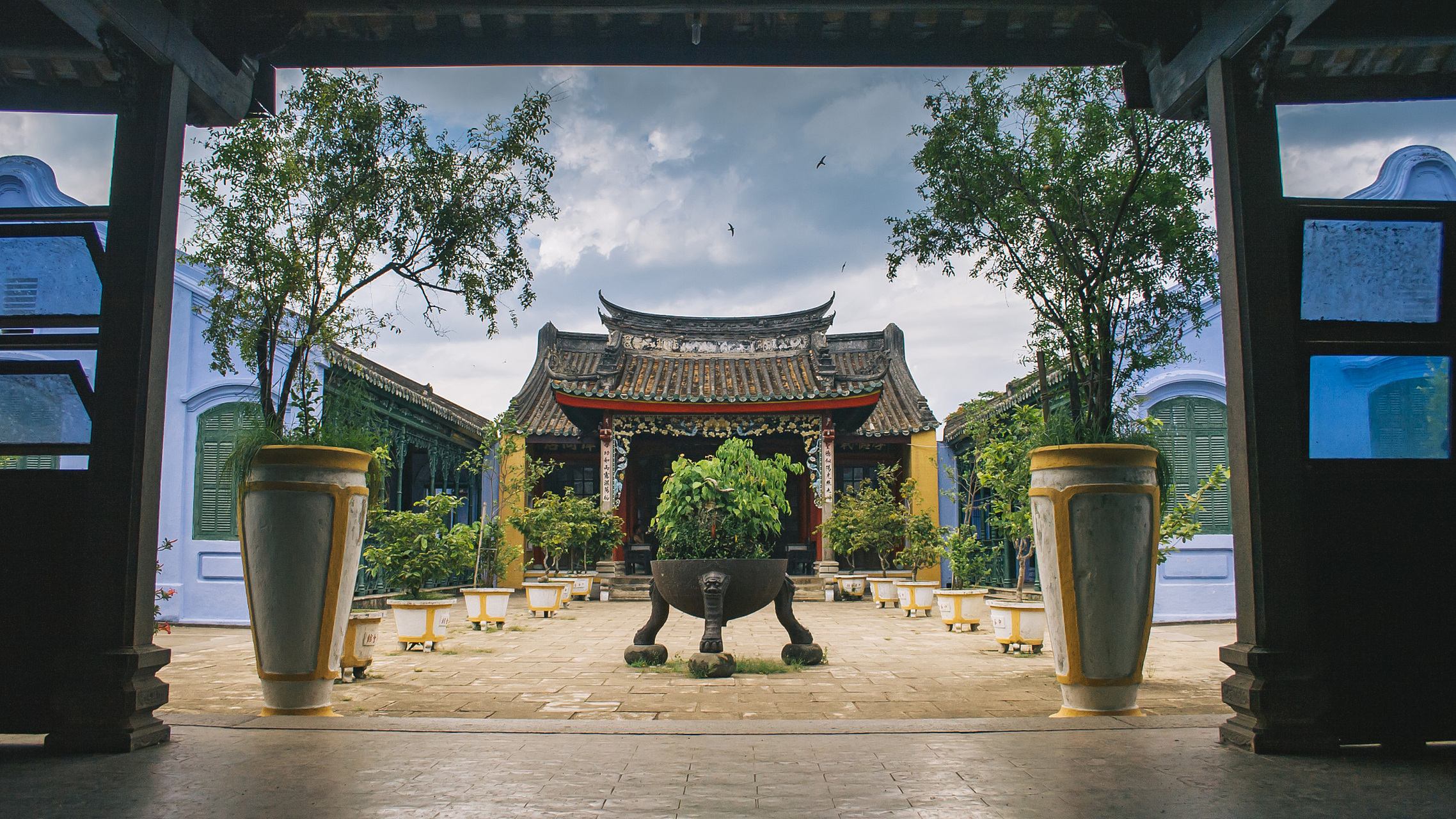 陈家大院位于四川省西昌市川兴镇高山堡,是保存较好的院落式古民居.