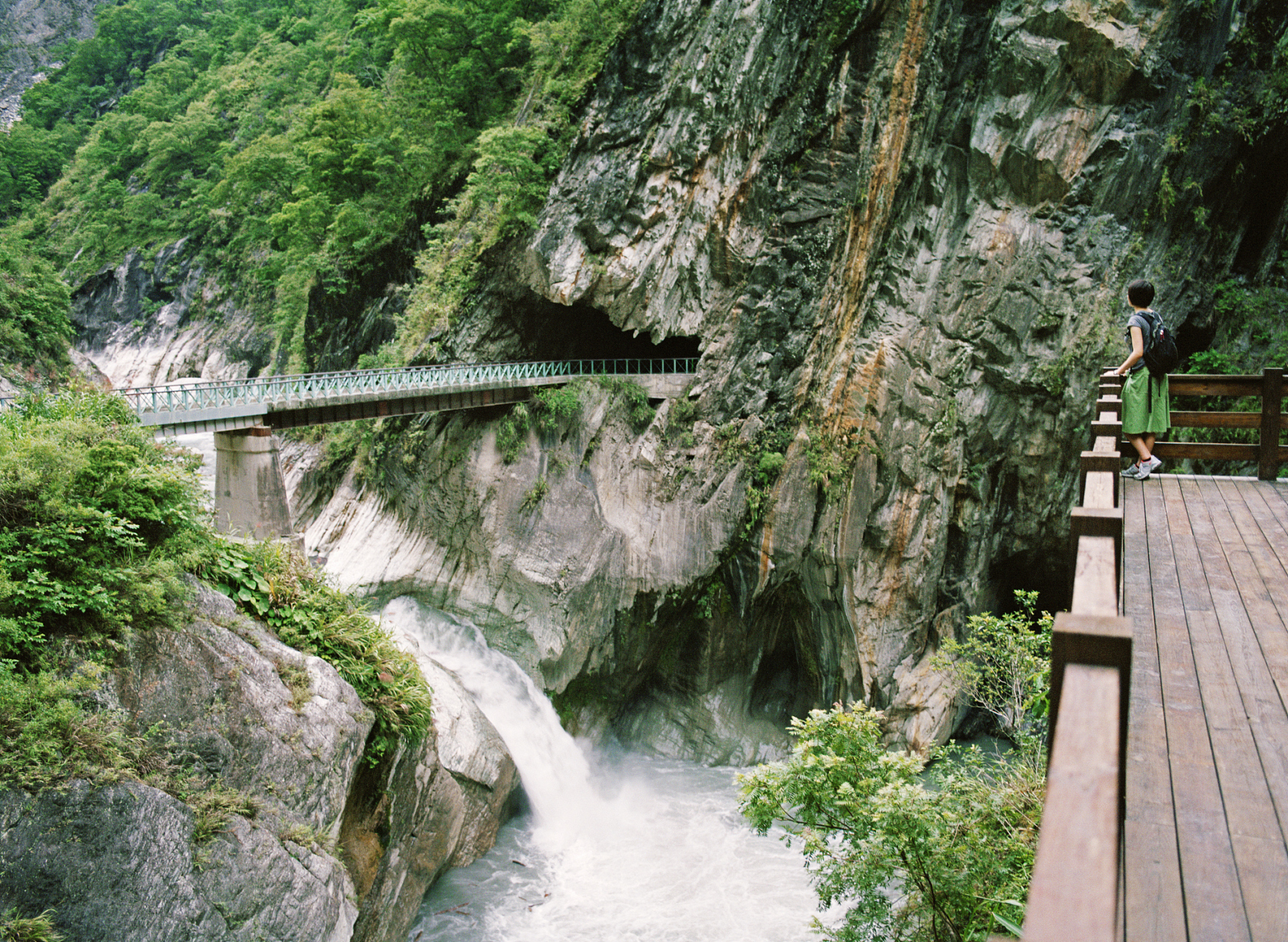金口河大峡谷景区位于四川省乐山市金口河区,是四川著名的自然景观之