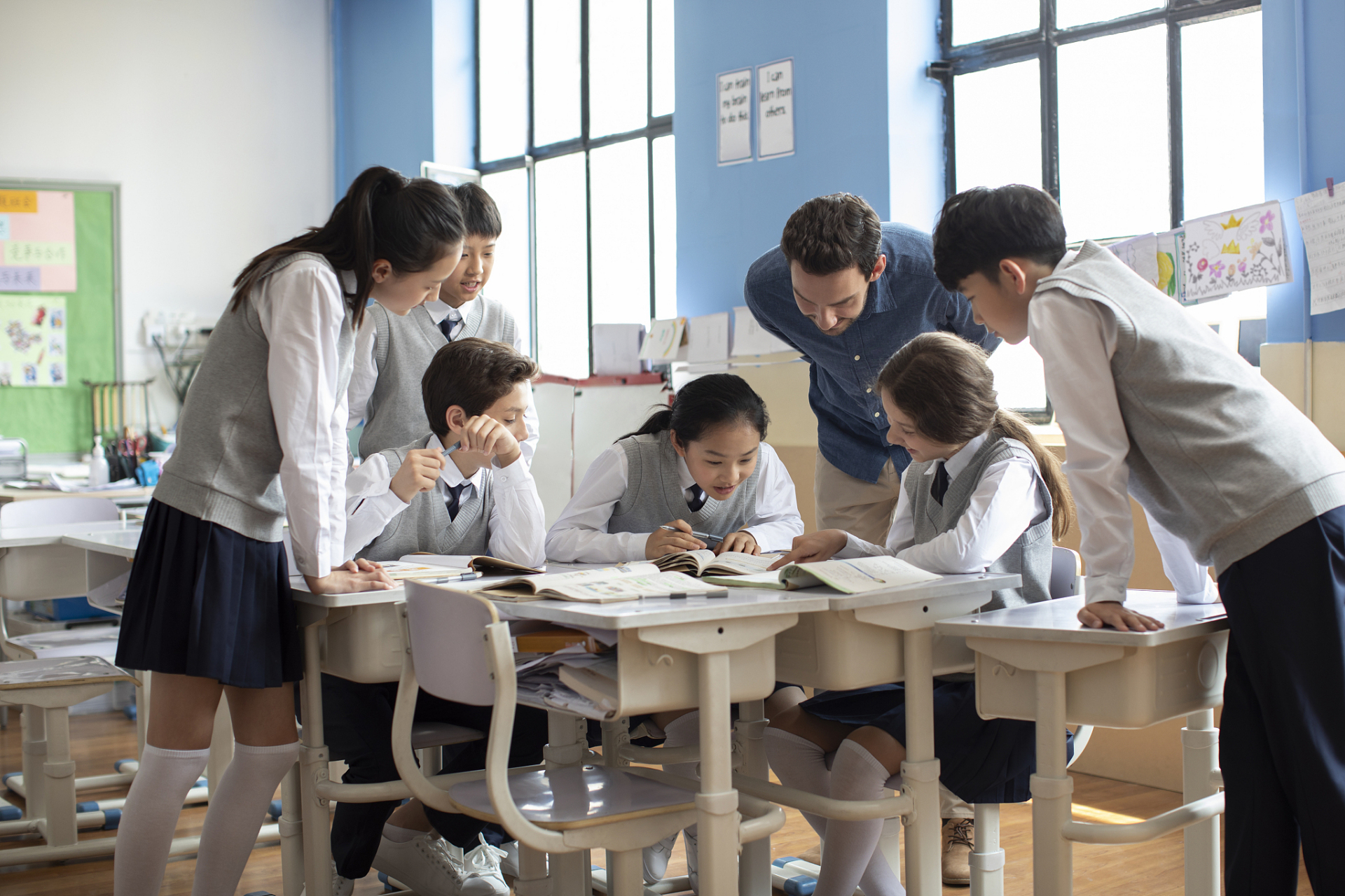 老师们肯定都学过心理学的,心理学告诉我们,教育最