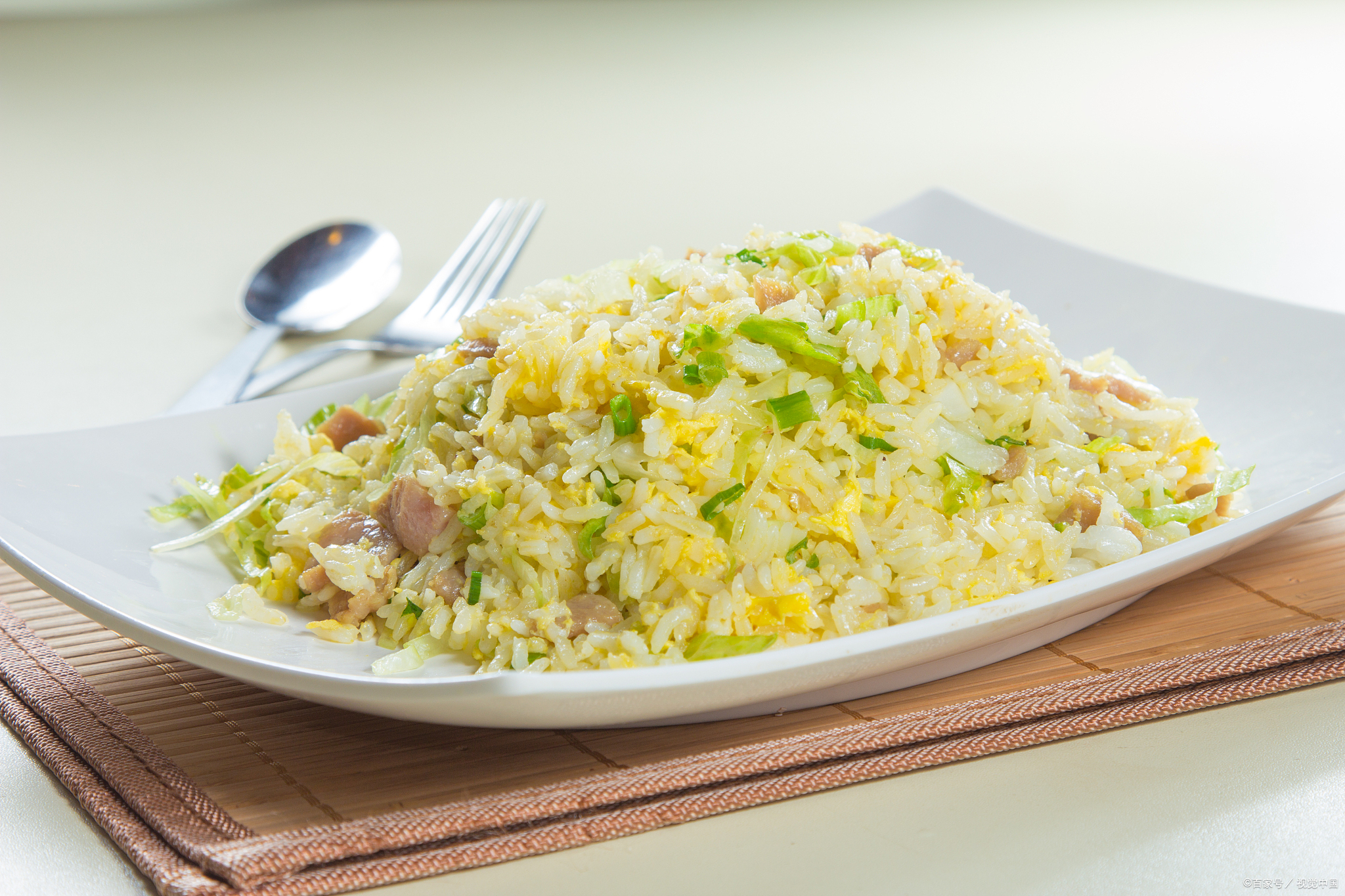 「美食菜谱」蛋炒饭:原来要这样东西才好吃 简单美味,粒粒分明