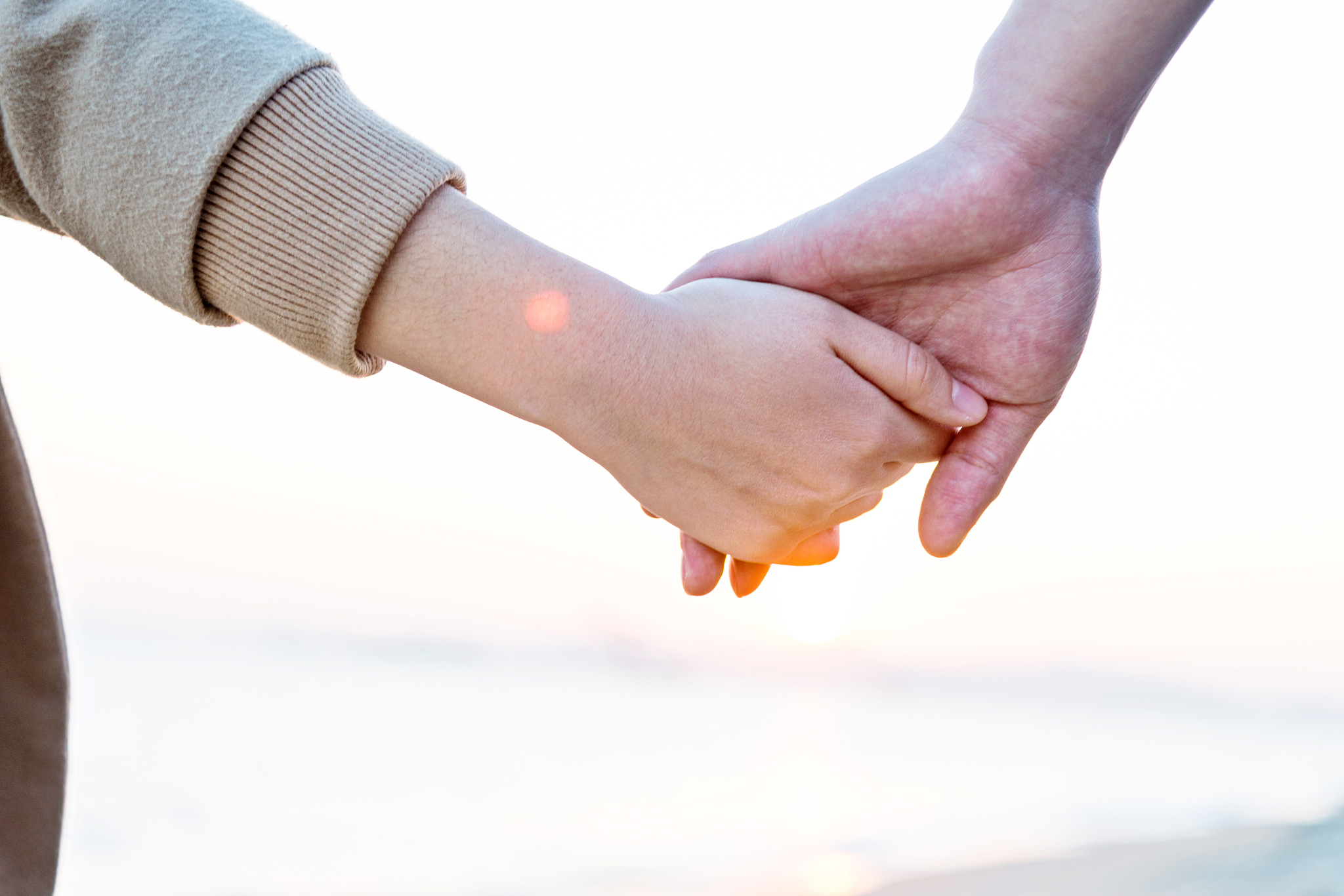 小杰在大学时生活贫困,小丽是他的命中注定,她善良体