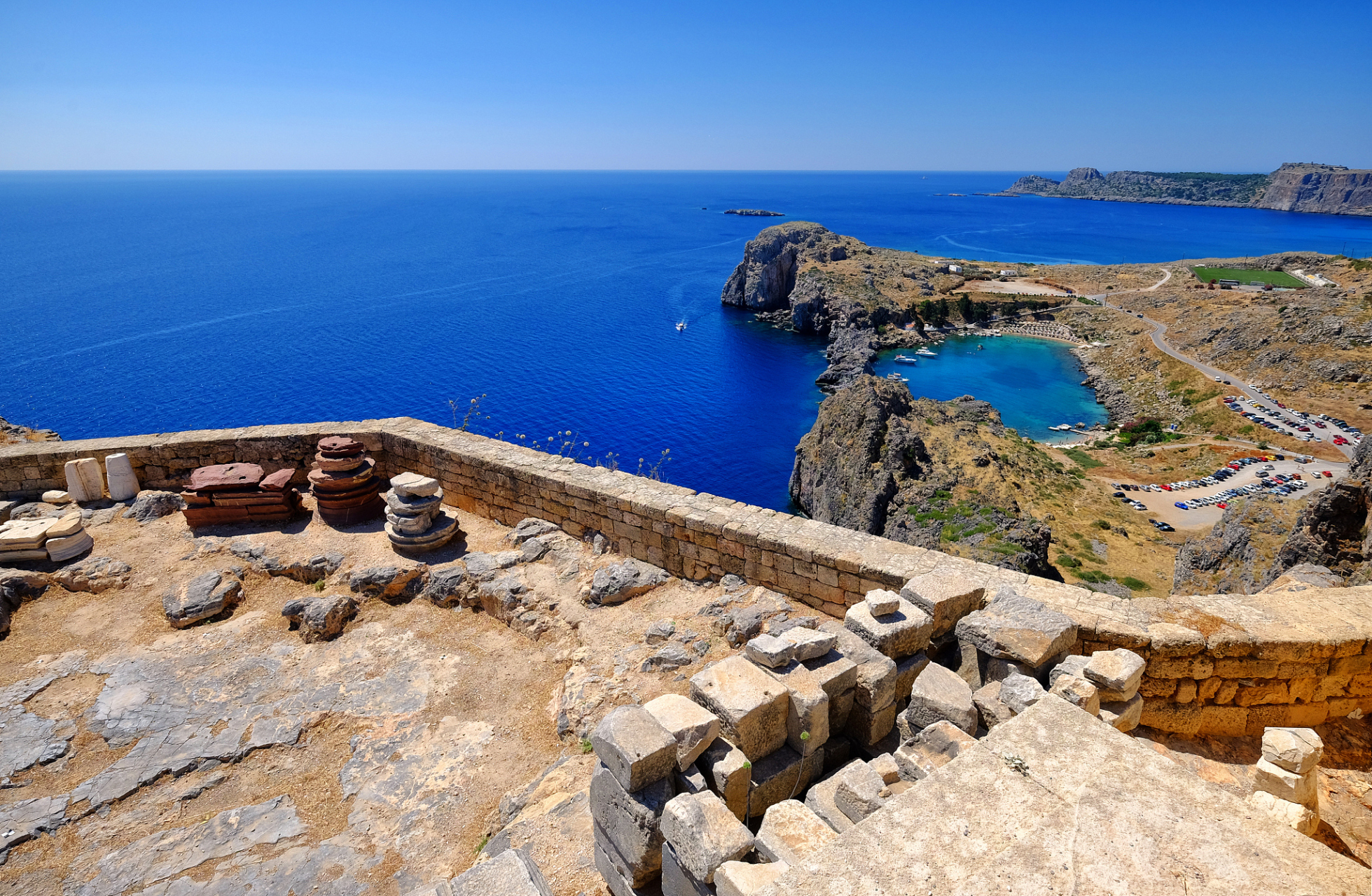 纳克索斯岛希腊语名:Ν04ξο09)是爱琴海上的一个岛屿,面积400余