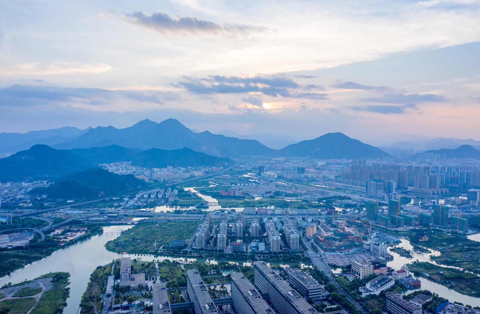 苍南霞关镇是一个自然风光和历史文化兼备的小镇,可以享受阳光,海风和