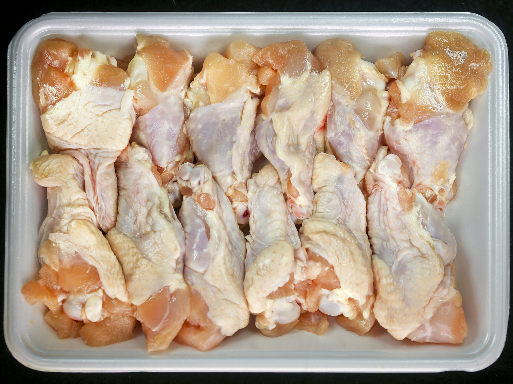 美国批准人造鸡肉上市销售#  当地时间21日,美国两家企业获准销售用