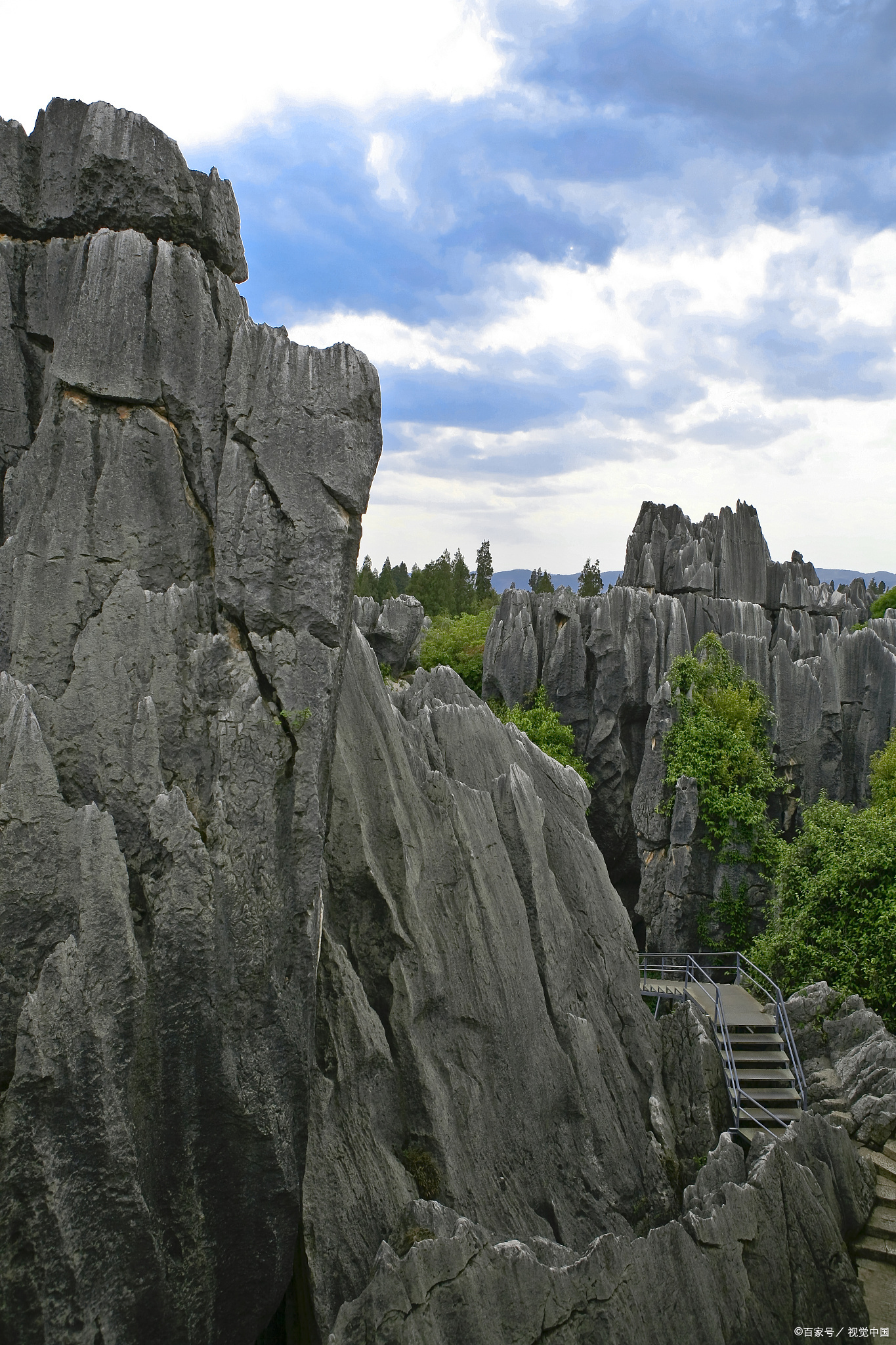 穿越地质奇观:昆明石林,一个石头讲述的亿年故事!