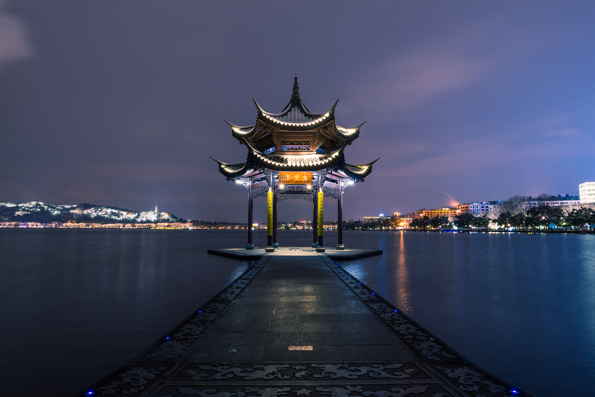 ai亚来杭州# 如果你来到杭州,一定要体验一下夜游西湖的美景!