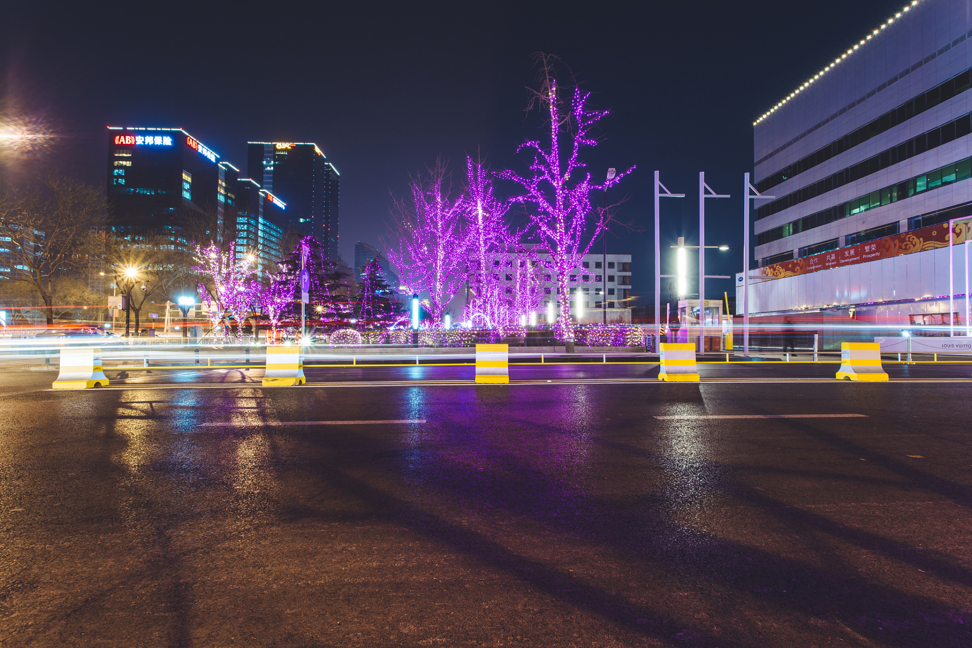 密云夜晚活动丰富,有美丽的夜景,密云大剧院的演出,户外运动,夜间市集