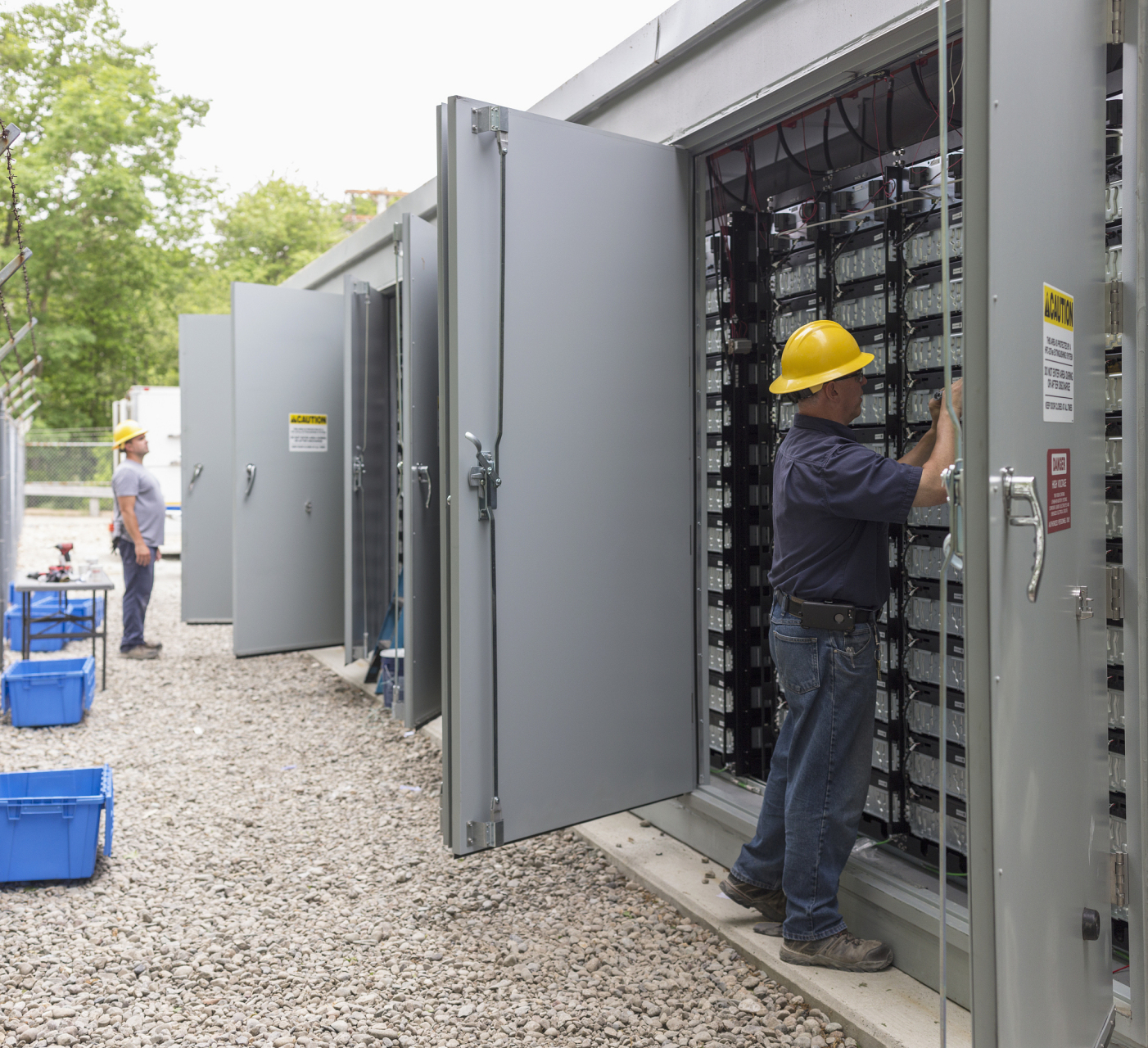 工商业储能系统在电价谷时从电网购买低价电能,在电价峰时或尖峰时