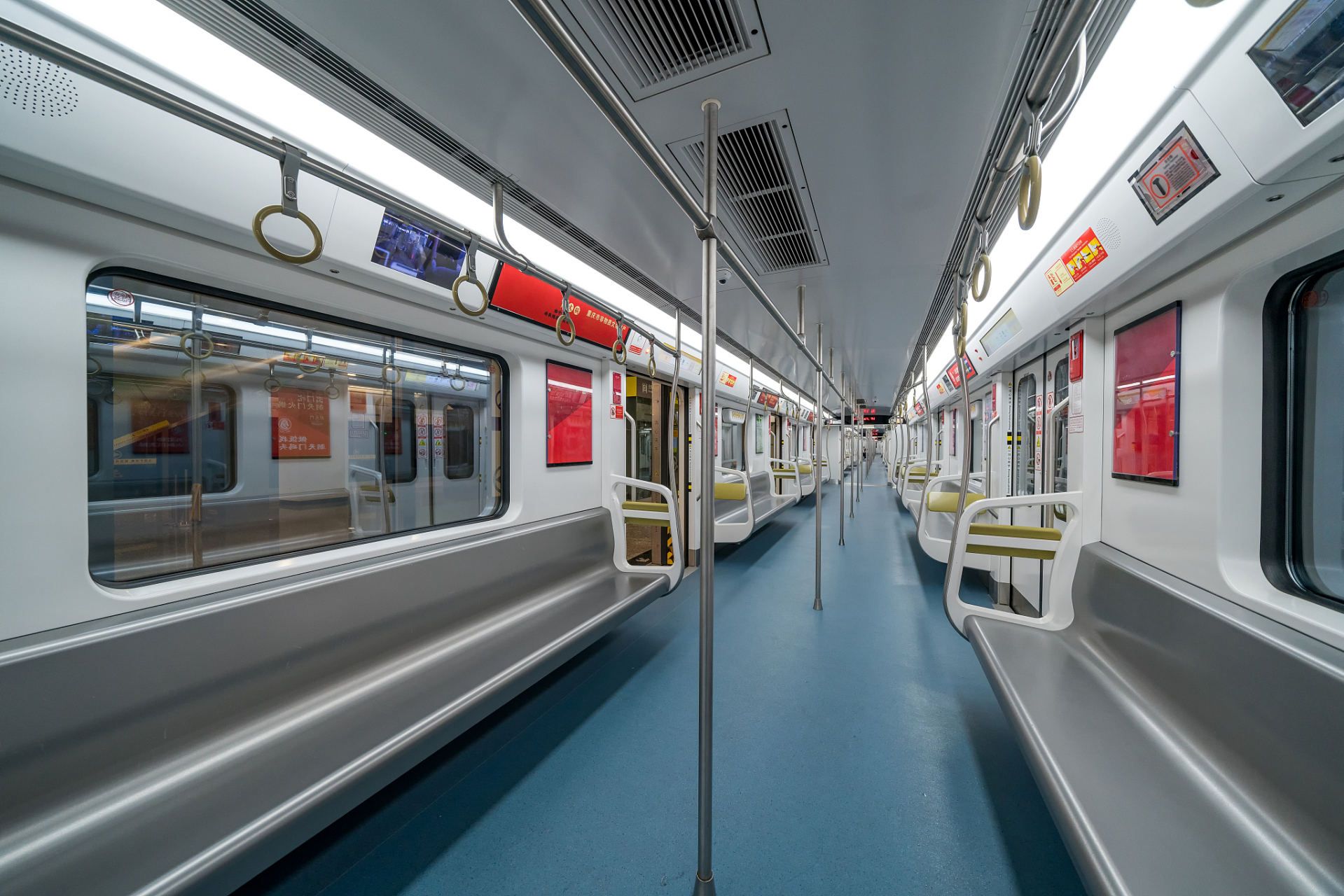 女子在地铁车厢喝水被开罚单!