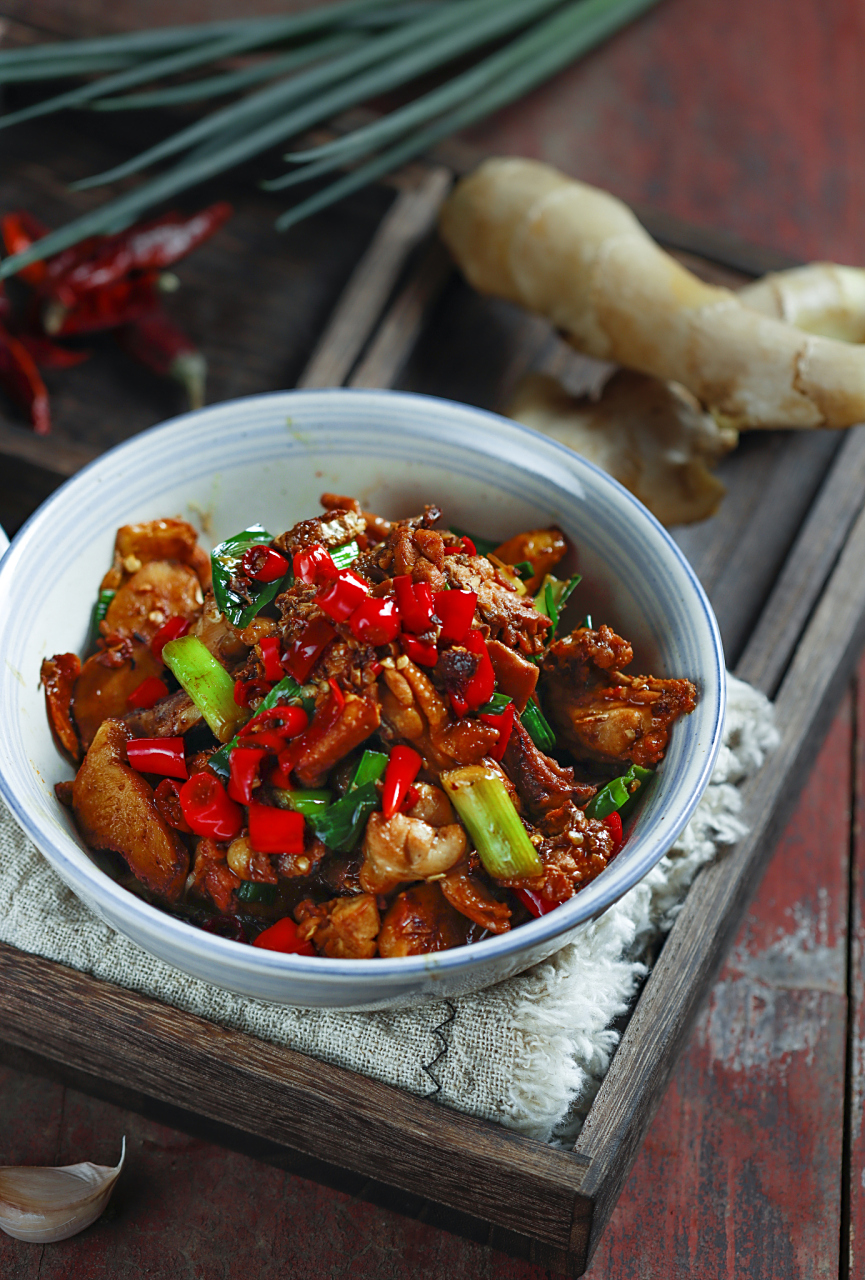 江西菜,中国传统菜系之一,以江西地区盛产的食材和独特的烹饪方法为