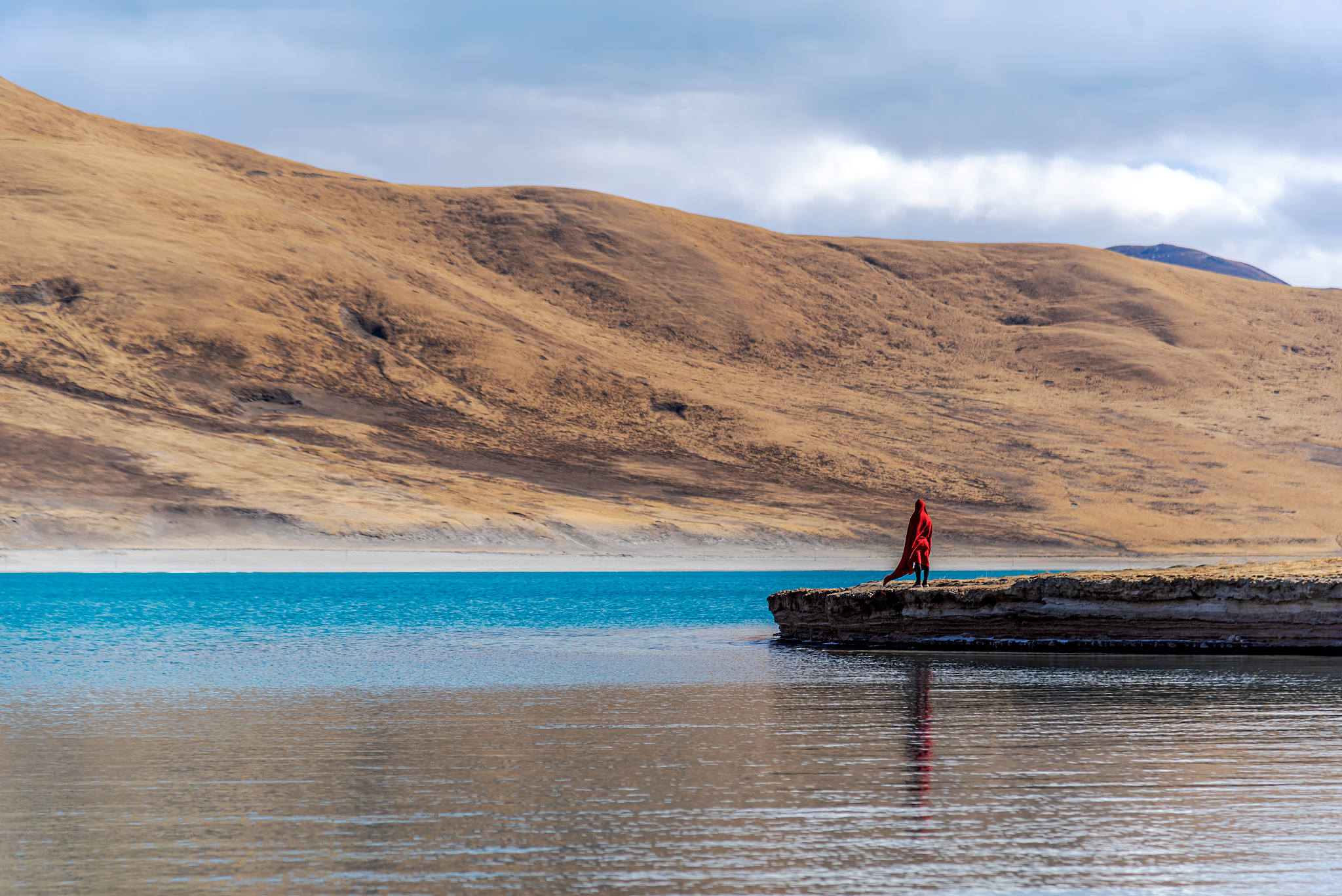 游仁青休布错:湖水畅游,山峰攀登,一场与自然的完美邂逅!