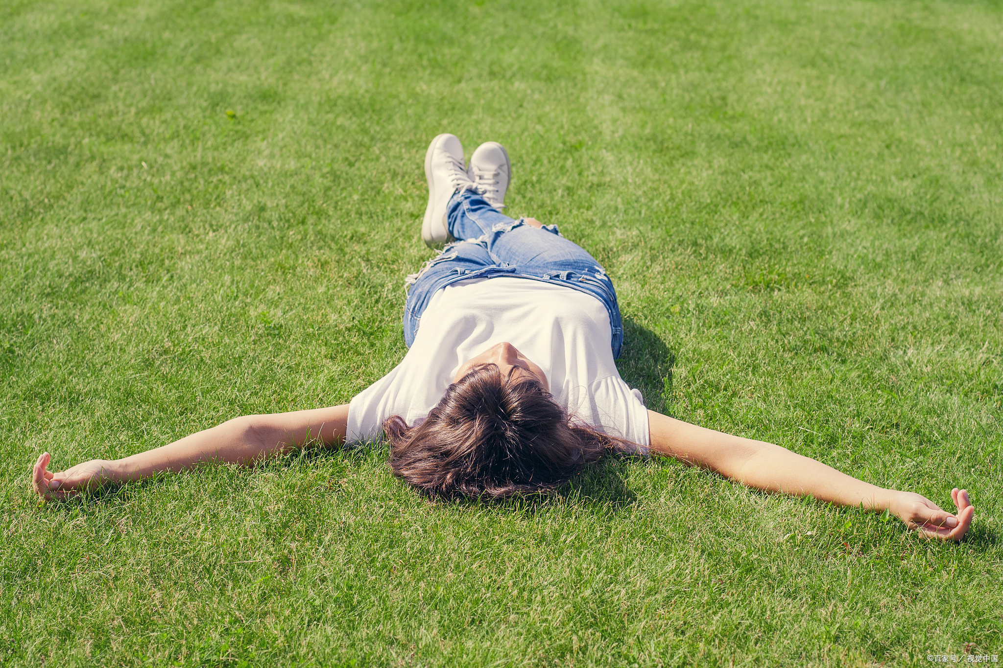 心脏不舒服时躺下还是坐起来,这个看似简单的