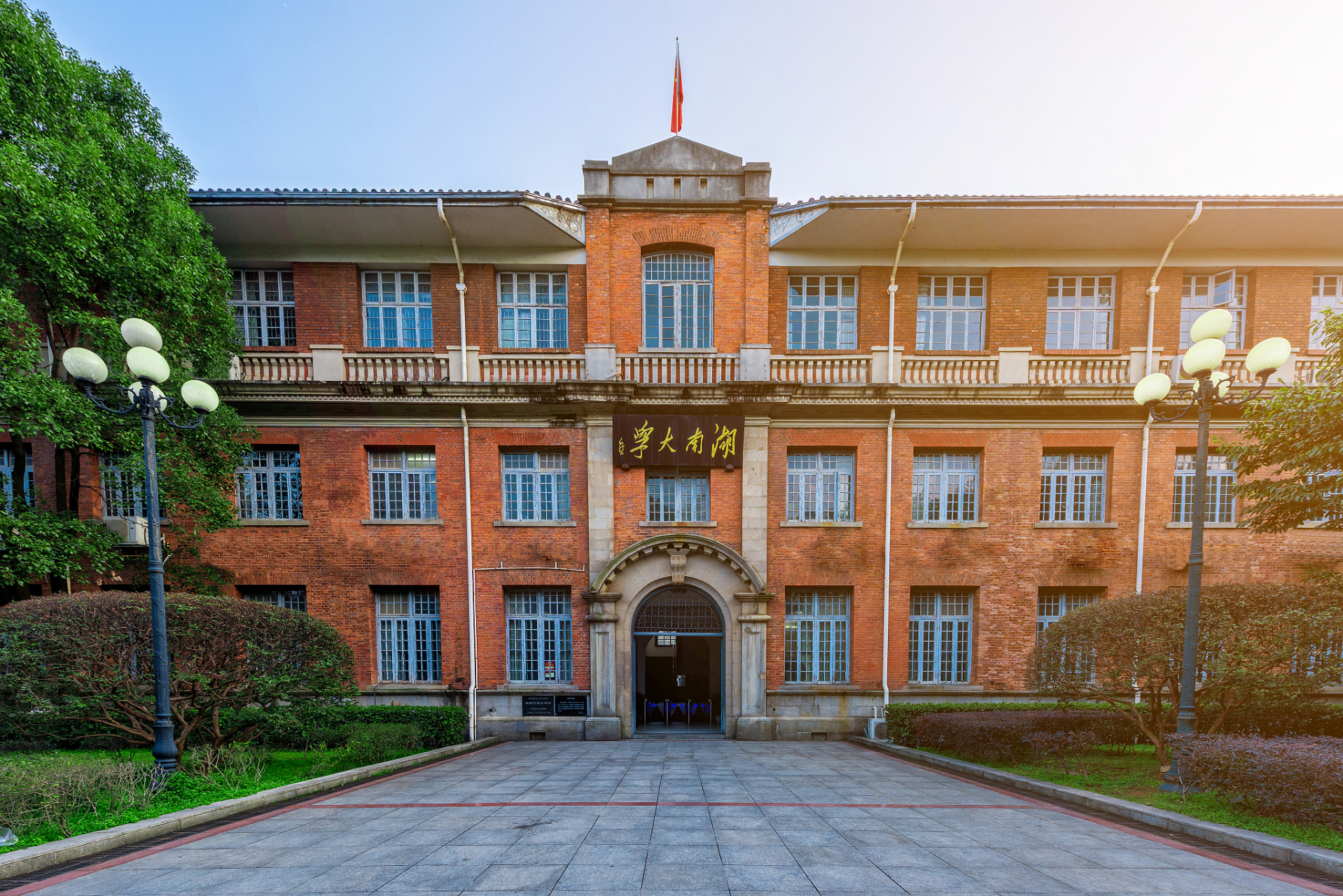 昨天和中南大学土木工程学院某教授学习请教,对于该校的土木工程和