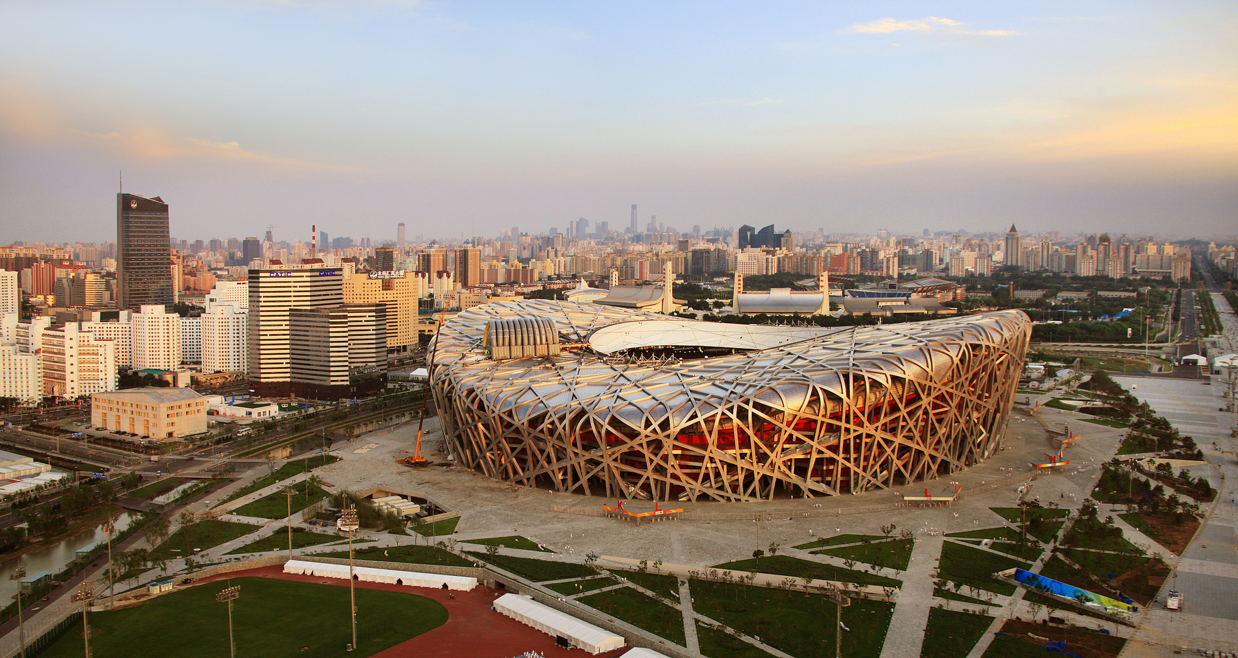 北京奥体中心体育馆(鸟巢)是2008年北京奥运会的主要场馆之一,标准