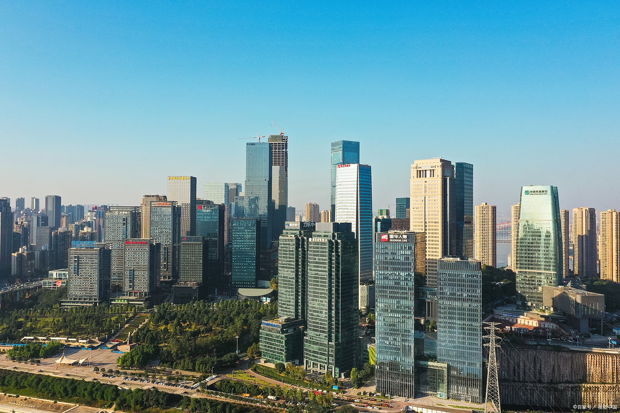 江北嘴房源上新,备案价超3w,楼价天花板会刺破吗?